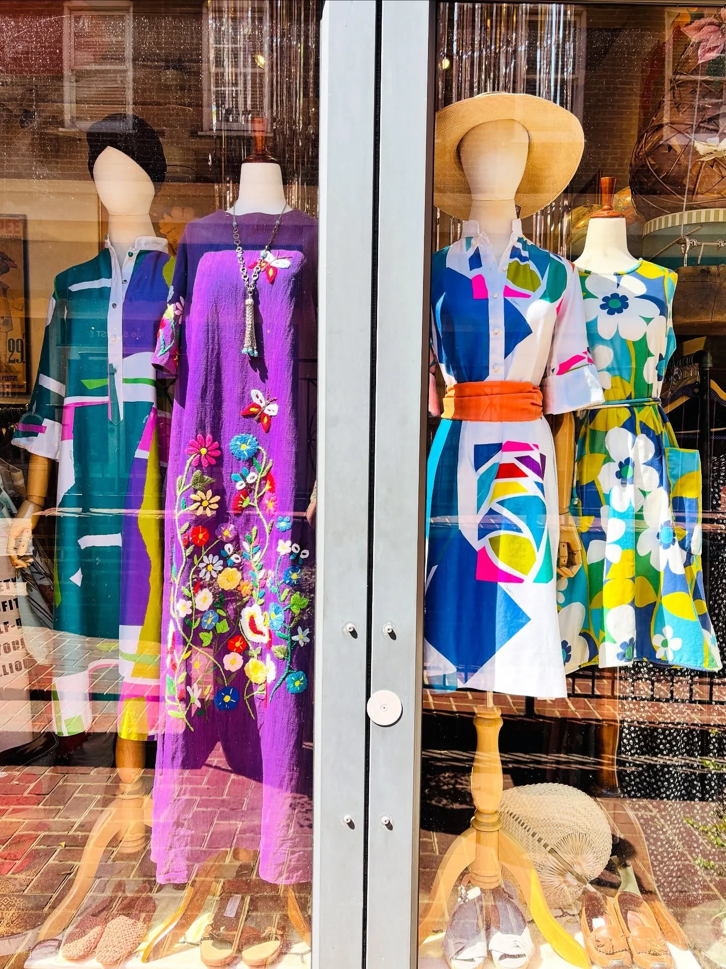 🪻🐍🌺🐍🪻 This Week&rsquo;s Window Refresh🪻🐍🌺🐍🪻
..
..
..
..
..
#catherineogust #designervintage #1960s #60s #1960sfashion #1970s #70s #1970sdress #60sdress #1960svintage #mexicandress #vintagecaftan #caftandress #kaftandress #1980s #80sstyle #1