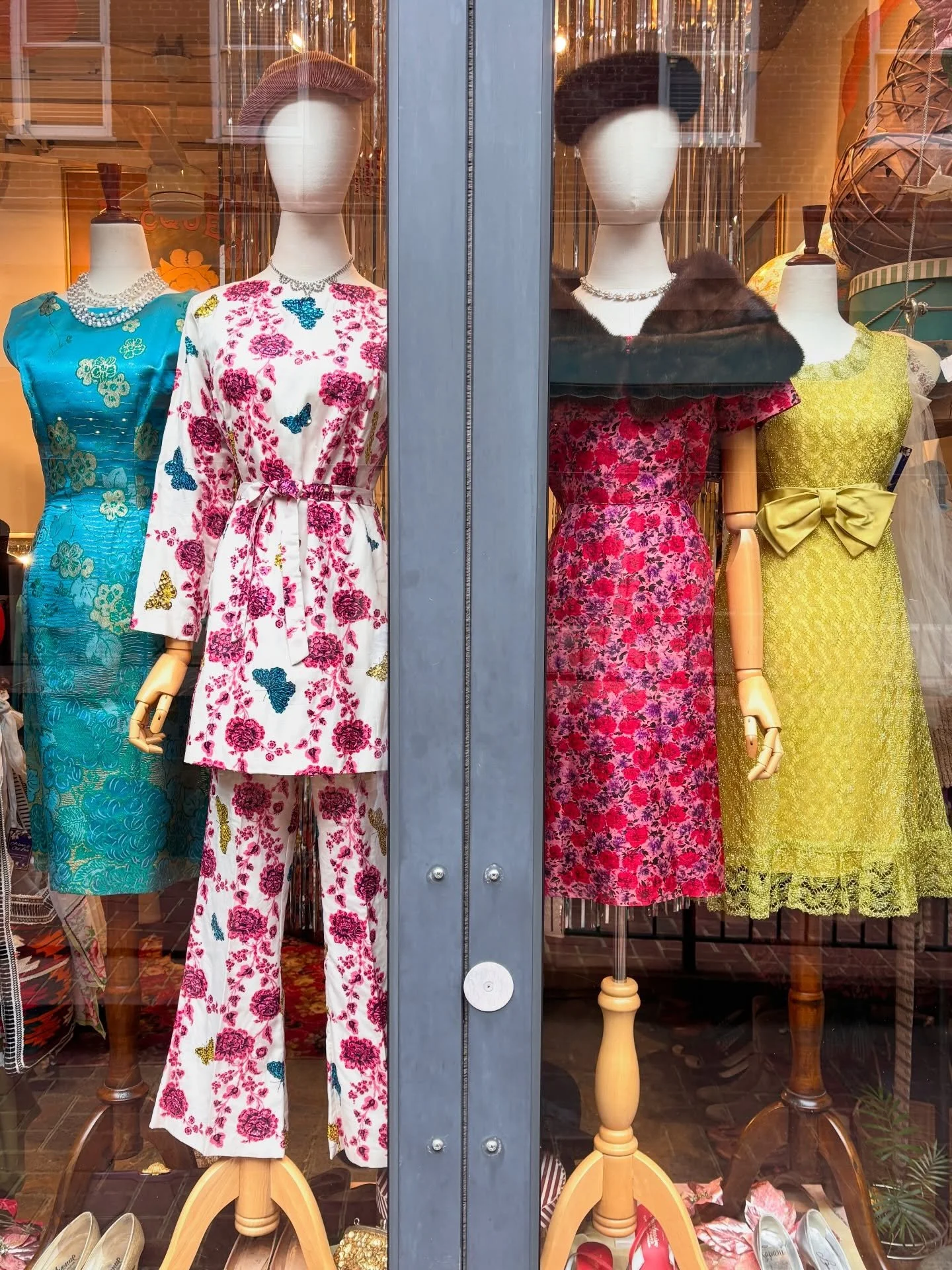 🦋🌺This Weeks Window Refresh 🌺🦋
..
..
#1960sdress #vintage #buyvintage #partydress #fashion 
..
Buy vintage clothes 
Charlottesville 
Vintage shopping 
Shop vintage 
Charlottesville shopping