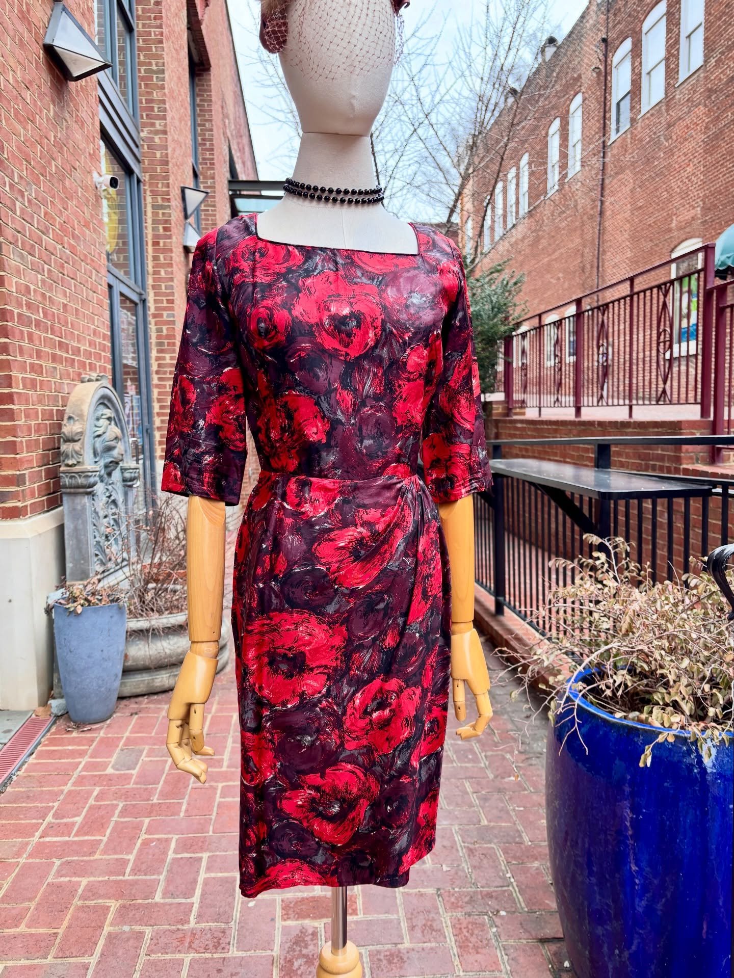 🐞🔮🥀Start Your Spring Right with this Romantic, Feminine, and Floral 1950s Silk Cocktail Dress by Jack Stern! Obsessed with the Side Drape Waistline! 🥀🔮🐞
..
..
..
🏷️27&rdquo; W / $135
..
..
..
..
#50sdress #1950svintage #1950sfashion #springsty
