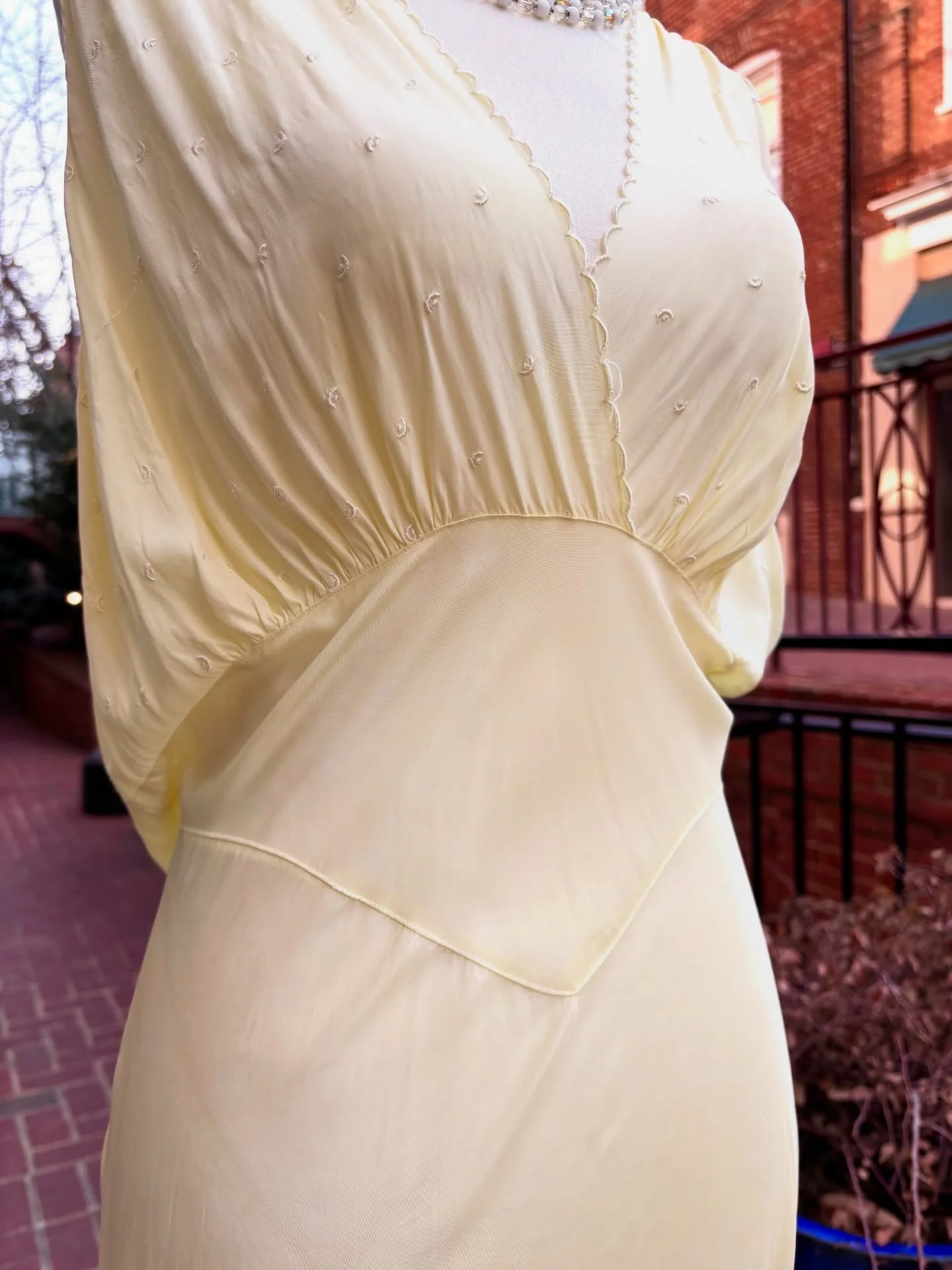 🥂🦢✨This 1940s beauty sold, but we have so many other lovely lingerie pieces, slips and silky soft sleepwear in the shop! 🥂🦢🩷 
..
#1940s #vintage #slipdress #fashion #vintageforsale