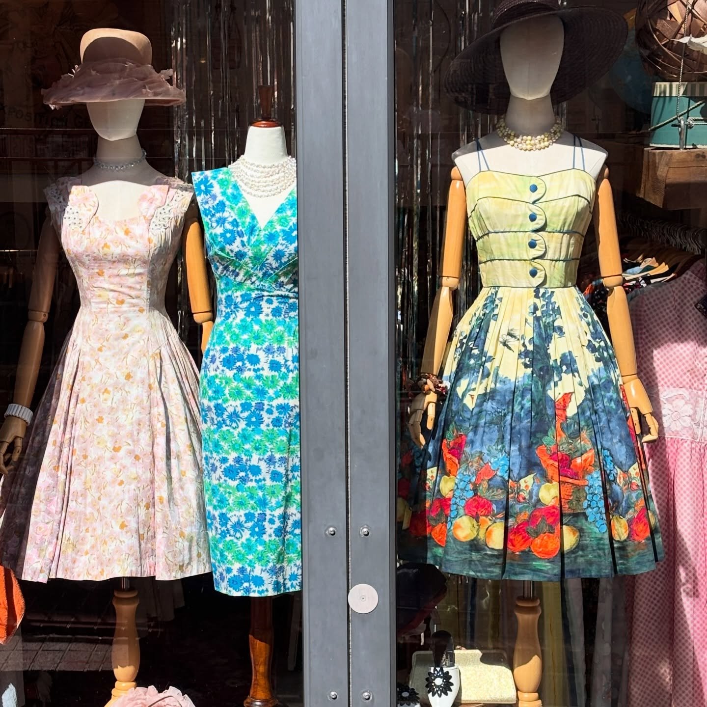 🍒🍎🌼💙 This Week&rsquo;s Window Refresh &hearts;️🌸🍎🍒
..
..
..
..
#vintagedress #1950svintage #vintagedress #vintageforsale #buyvintage
Charlottesville shopping 
Vintage shop 
Vintage clothes for sale 
True vintage 
Alix of Miami