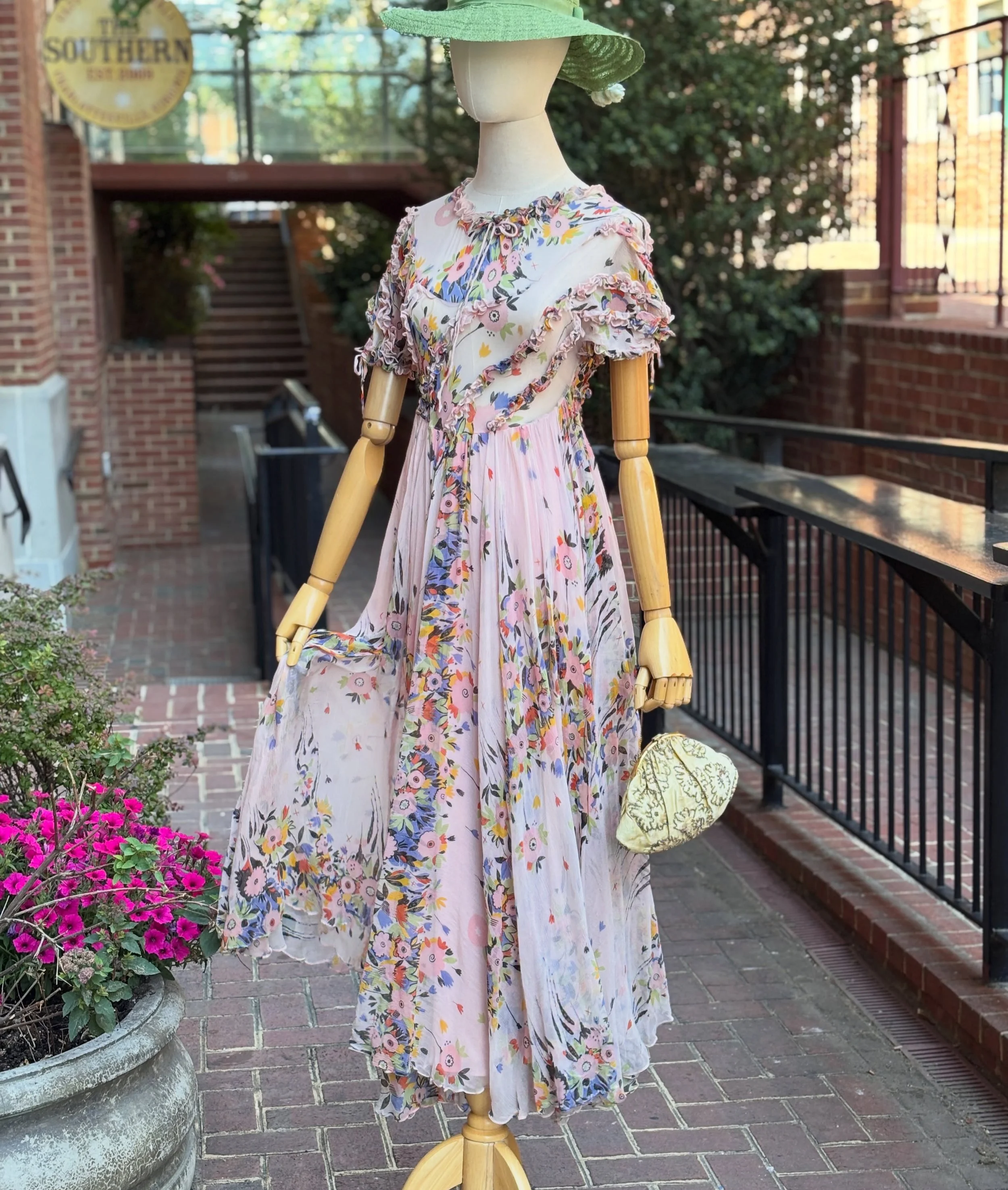 ✨🌸1980s Bespoke, Made in London, Pink Floral Silk Ascot Party Dress 🌺 Incredible One of A Kind Piece 🌸✨ 
..
This one is such a dream, she&rsquo;s stunning! Made for a New York socialite in a London fashion house. It is flowy and fabulous and one o