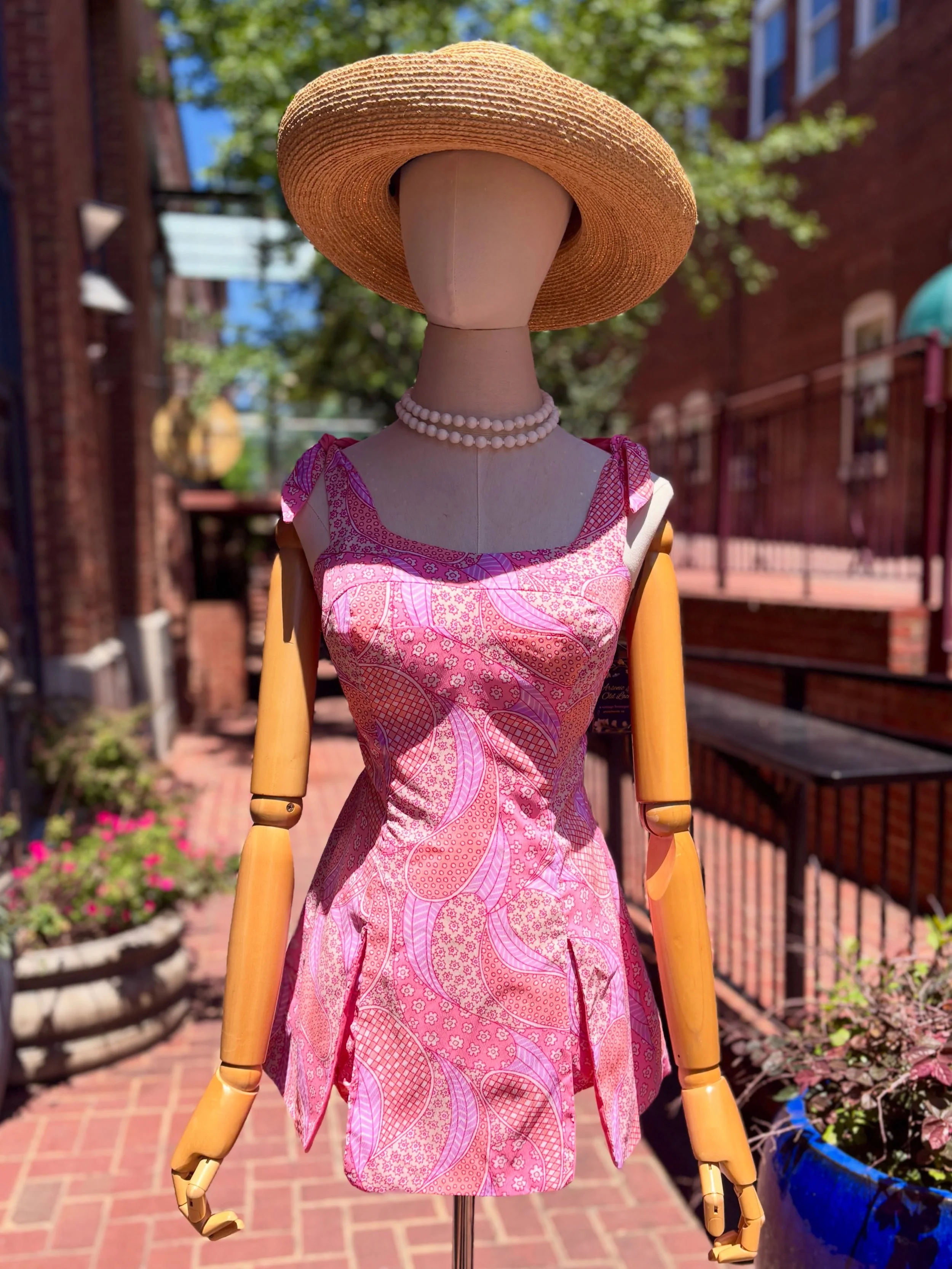 1950s Peck &amp; Peck pink and purple paisley beach play suit romper/swimsuit 🌸💜💕🌷

26/27&rdquo; waist, $140 ✨

Such a beautiful piece for the summer 🌺☀️

#50sfashion #50sswimsuit #vintageswimwear #vintagefashion #vintageplaysuit