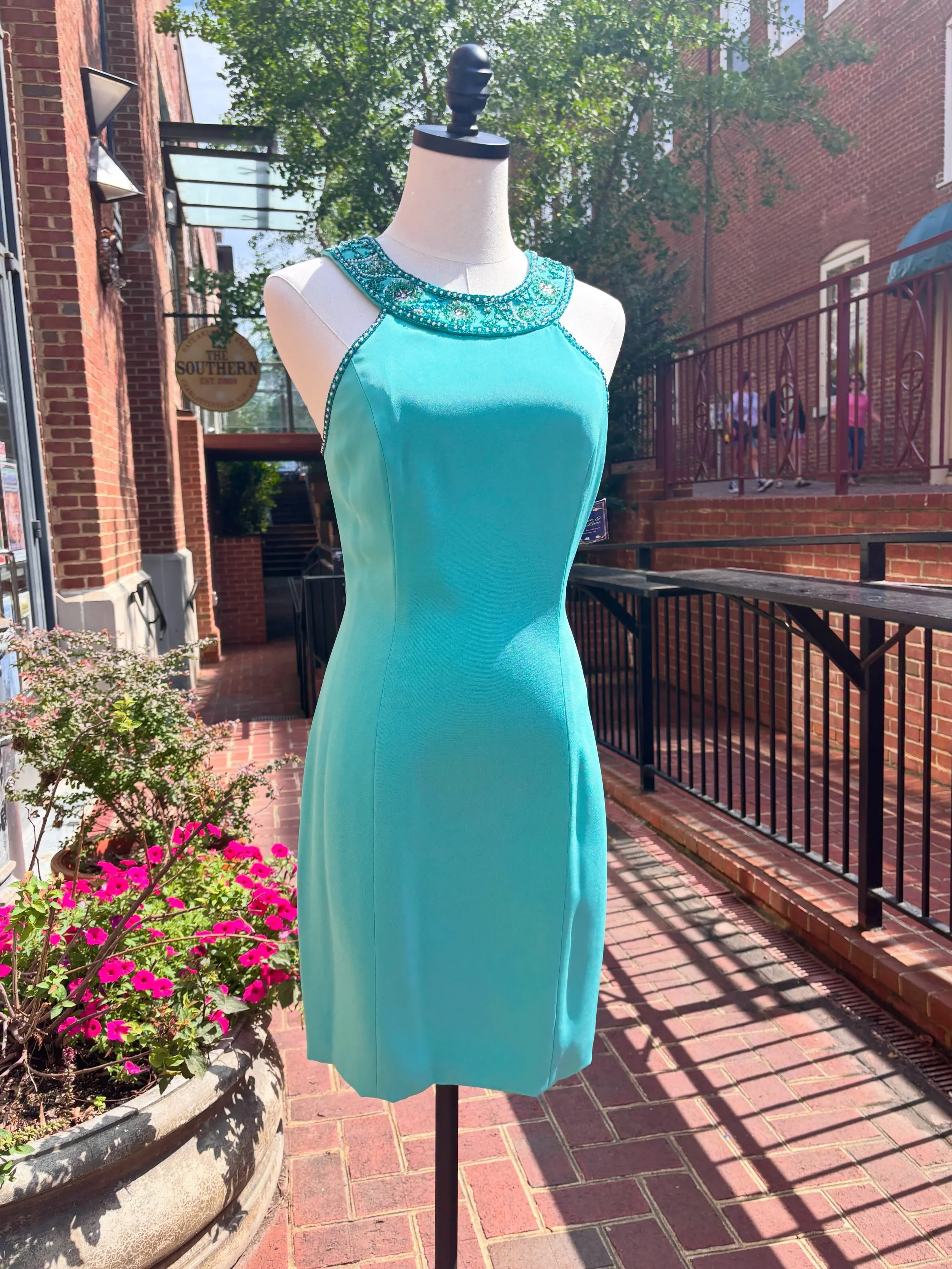 🐍🦋🐍 Early 1990s Designer Oleg Cassini, Black Tie label ✨ Nicely tailored to be flattering and sexy with gorgeous ornate beaded neckline and open back 🦋🐍🦋
..
🏷️ sz 4ish / $70
📫$8 shipping 
..
..
..
..
#vintage #fashion #cocktaildress #1990sfas