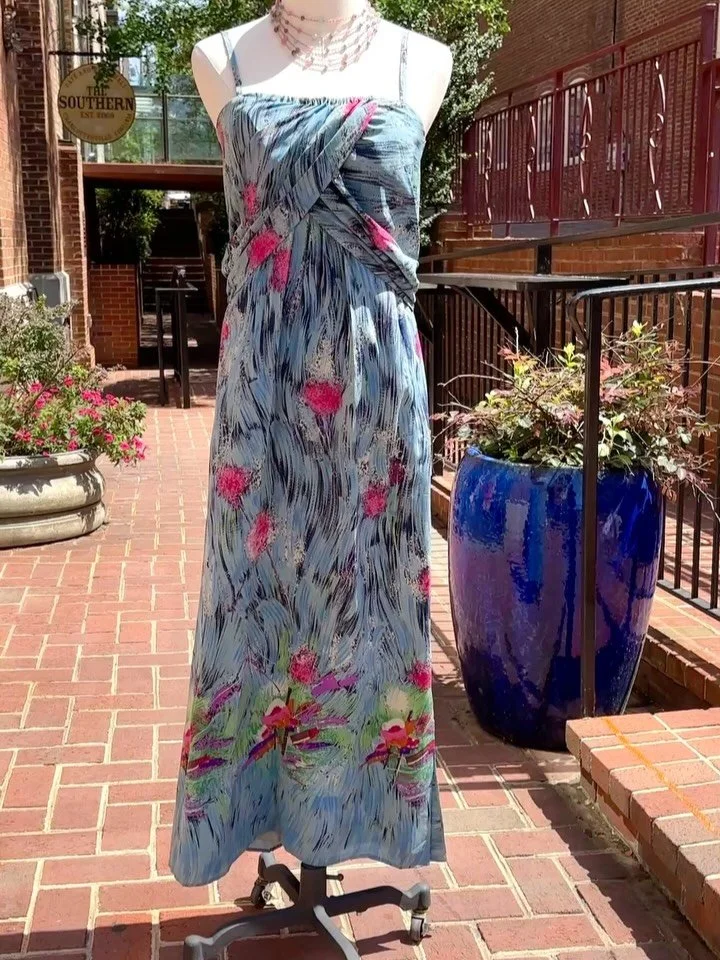 🦋🌺 Late 1960s Tailor Made Silk Gown or Sundress ✨ Fully Limed, Spaghetti Straps, Front Side Slit and Unique Draped Bodice 🦋🌺🦋 
..
🦋🐍Dress this one up or down, the fabric pattern is gorgeous 🌺🐍
..
🏷️ 29&rdquo;W 🦋 $155
..
..
..
..
#vintagedr