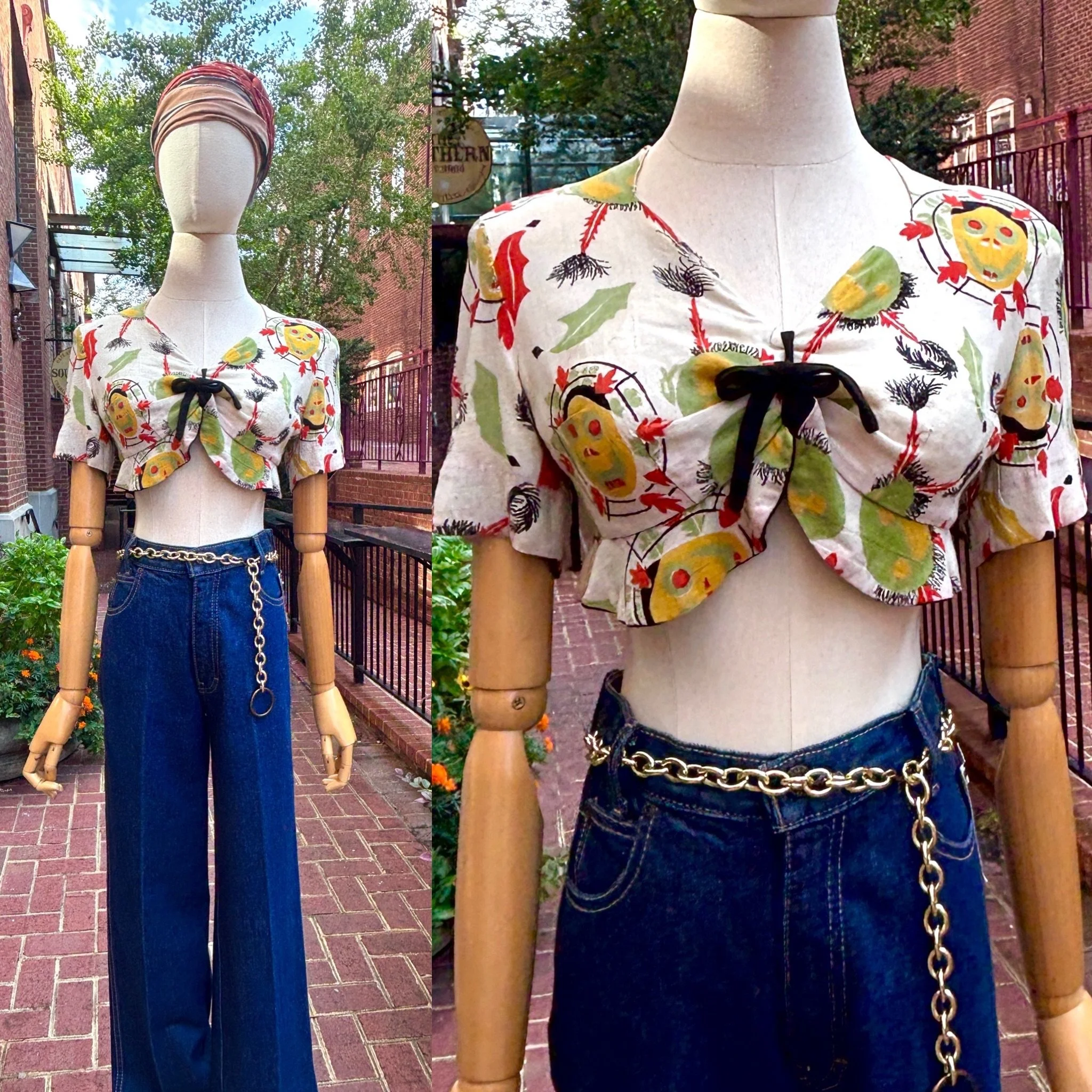 🐍🧶🐍 1940s Fay Foster hand printed novelty crop top 🍁Button back w. ruffled hem. Styled with 70s denim &amp; 60s chain belt 🐍🧶🐍 
..
XS 🍁 $77 
📫$8
..
.,
..
#vintageforsale #1940s #vintageclothing #croptop #fashion 
Vintage shopping 
Charlottes