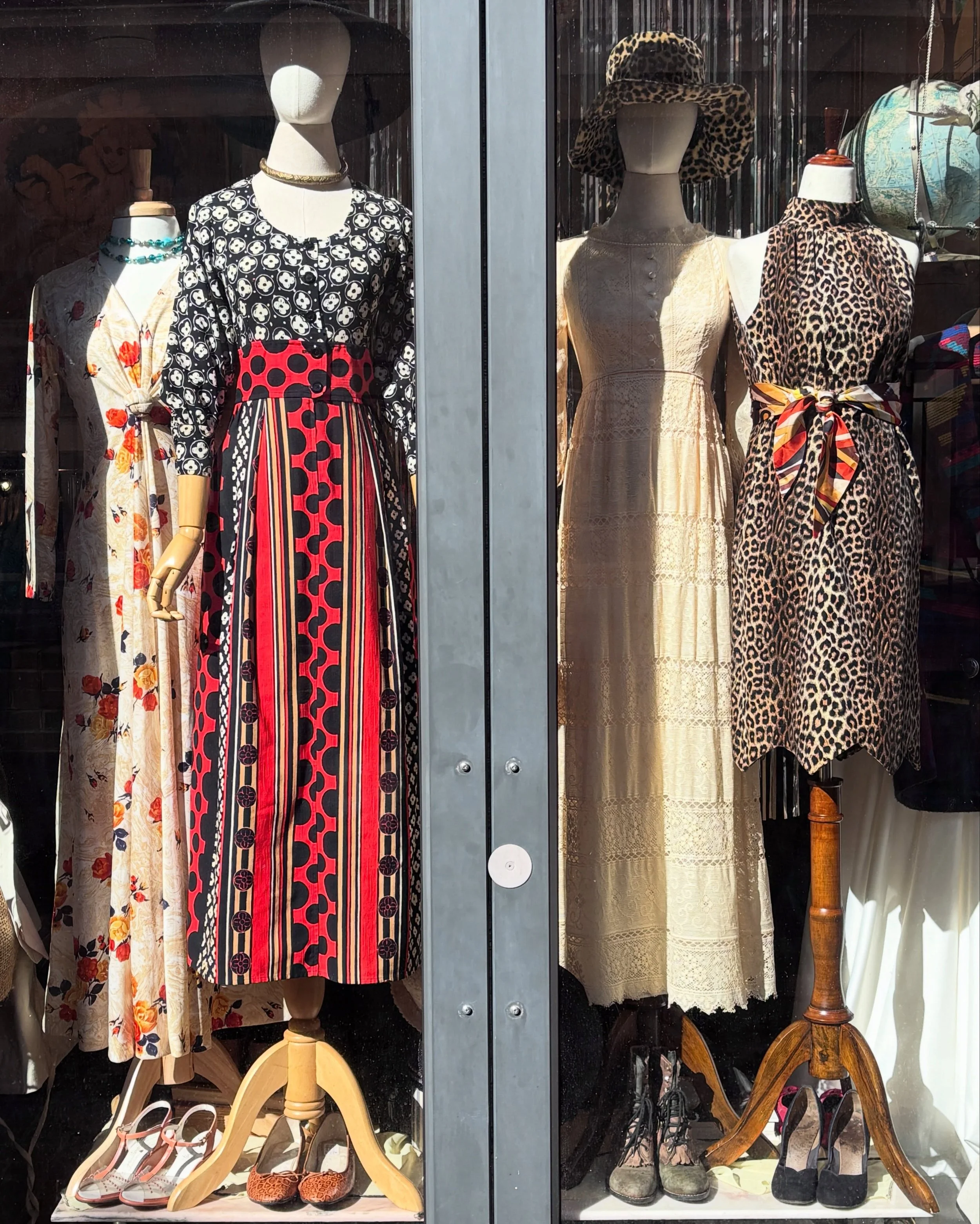 🍁🖤This Week&rsquo;s Window Refresh 🖤🍁
..
..
#designervintage #1970s #emanuelungaro #70sfashion #1960sfashion 
Charlottesville vintage shop 
Buy vintage 
True vintage shop
