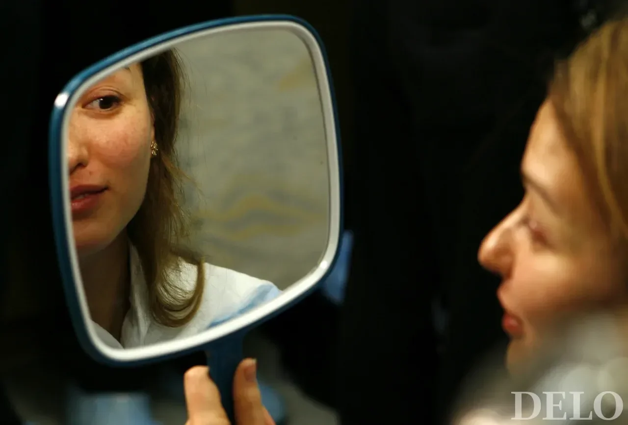 K frizerki, h kozmetičarki, pa še po polnejše ustnice