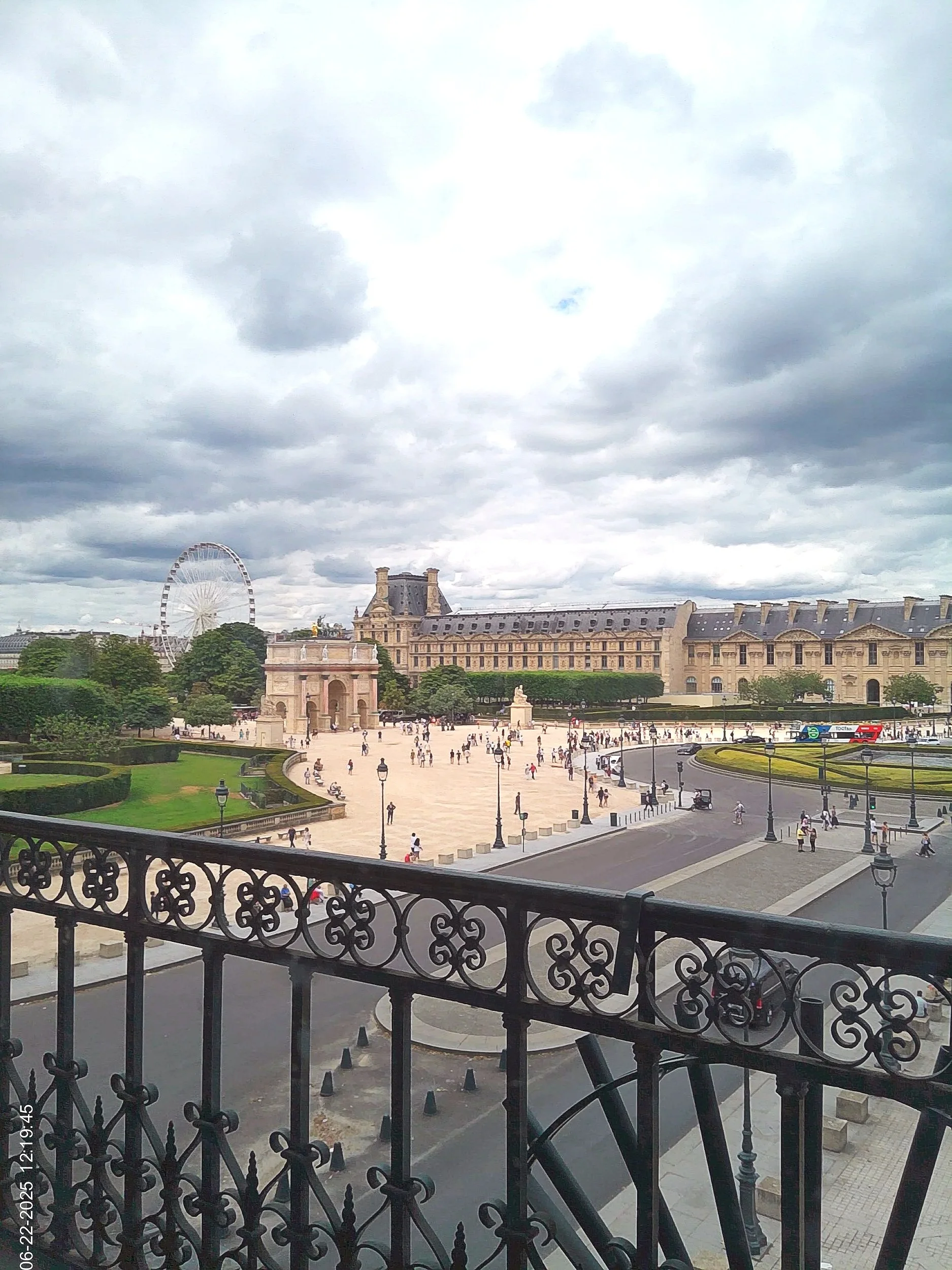 Helena+view+out+of+the+louvre.jpg