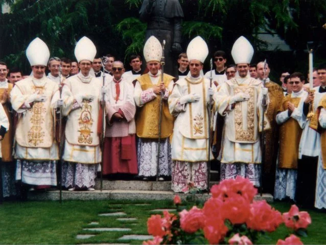 03b-1988-consecration-at-c389cc3b4ne-switzerland.jpg