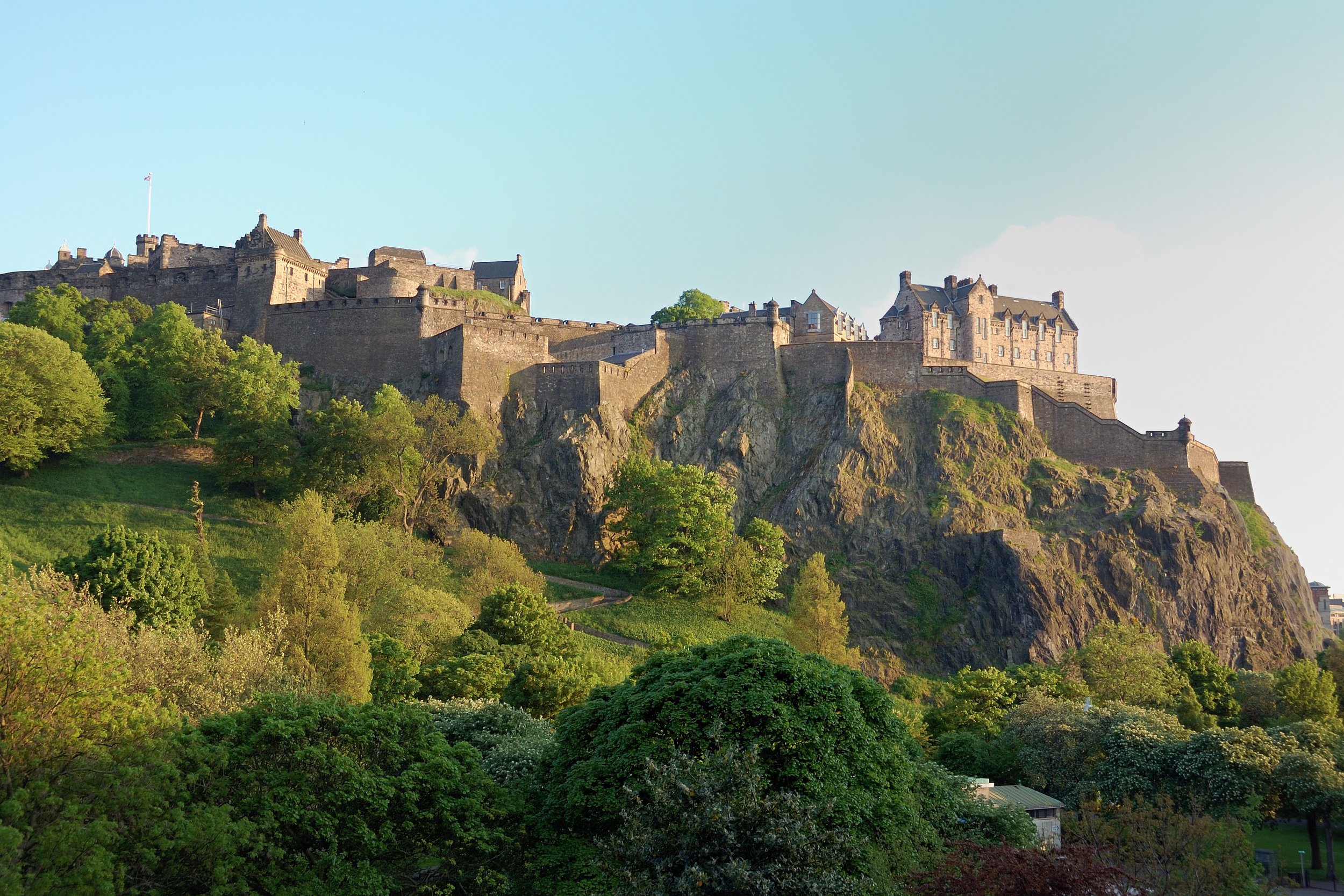 Edinburgh_shutterstock_65943955.jpg