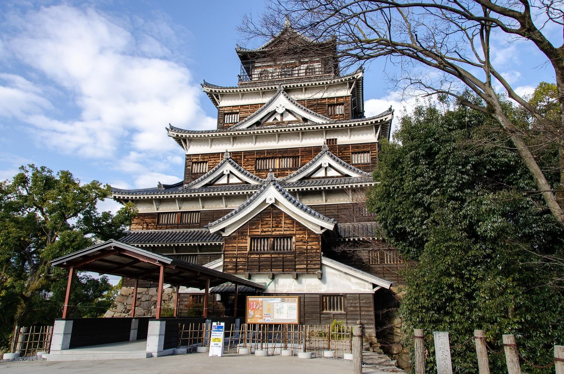 Hiroshima-Castle.jpg
