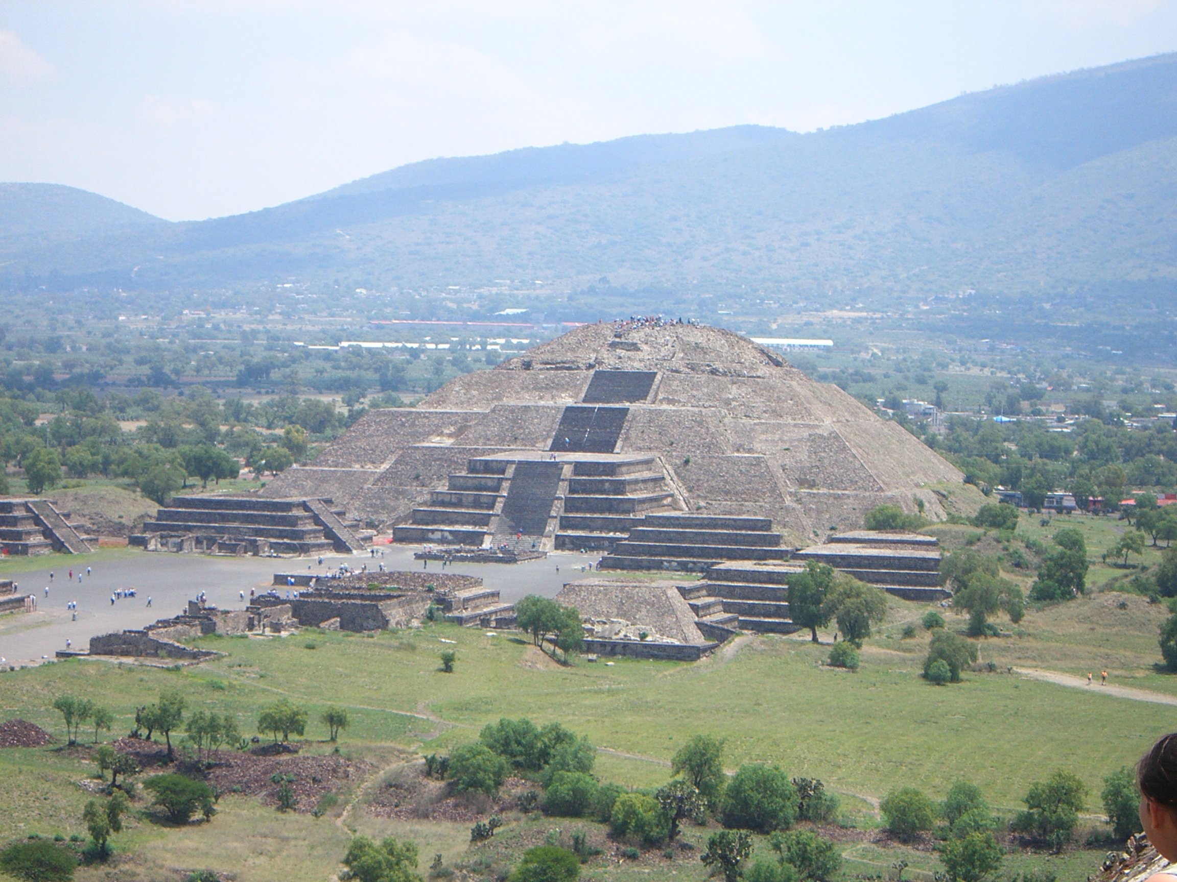 teotihuacan-aztec-pyramid-of-the-moon.jpg
