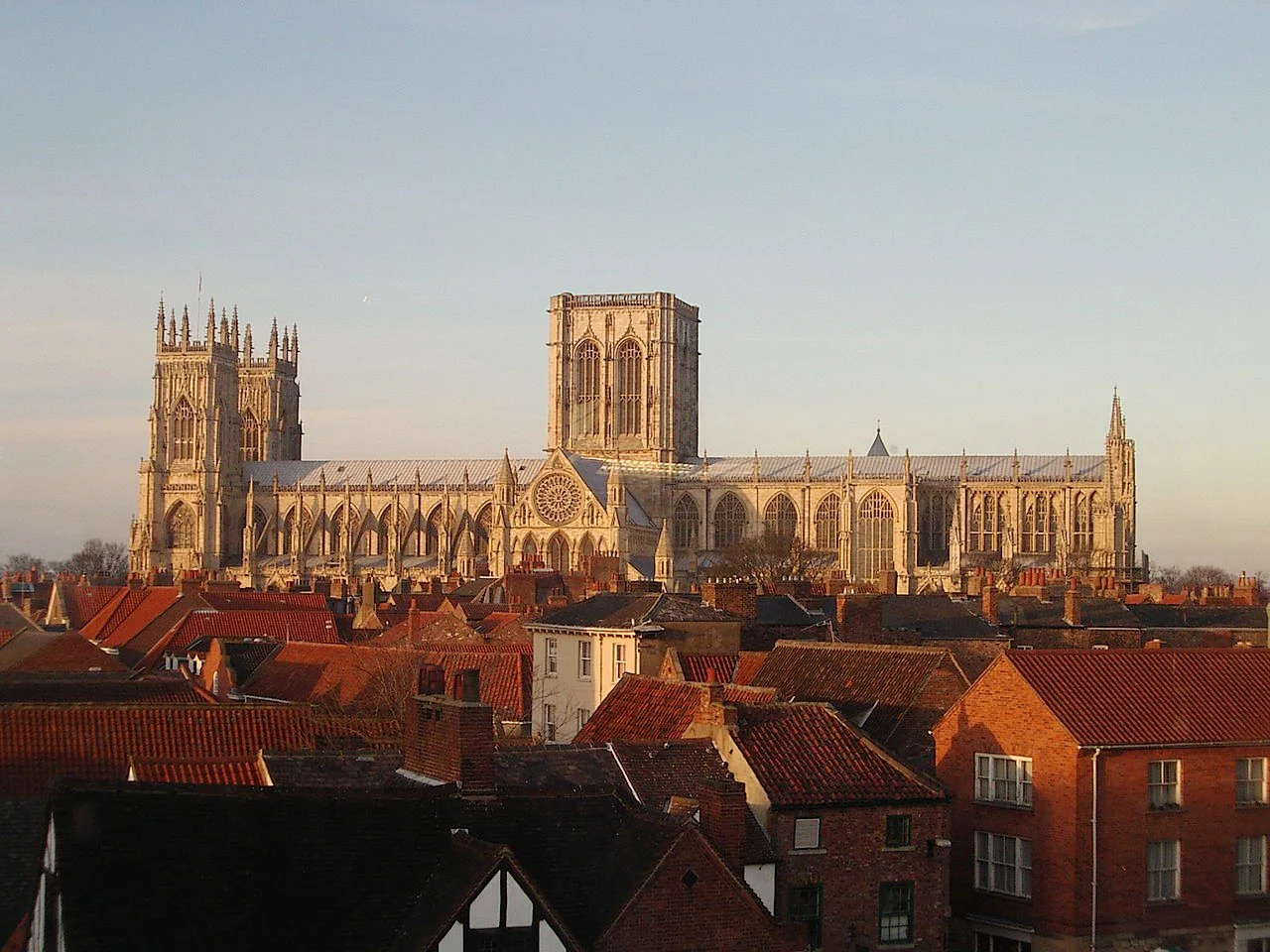 1280px-York_Minster_from_M&S.wikimedia.JPG