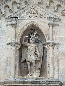 Monte-Sant-Angelo-statue.jpg