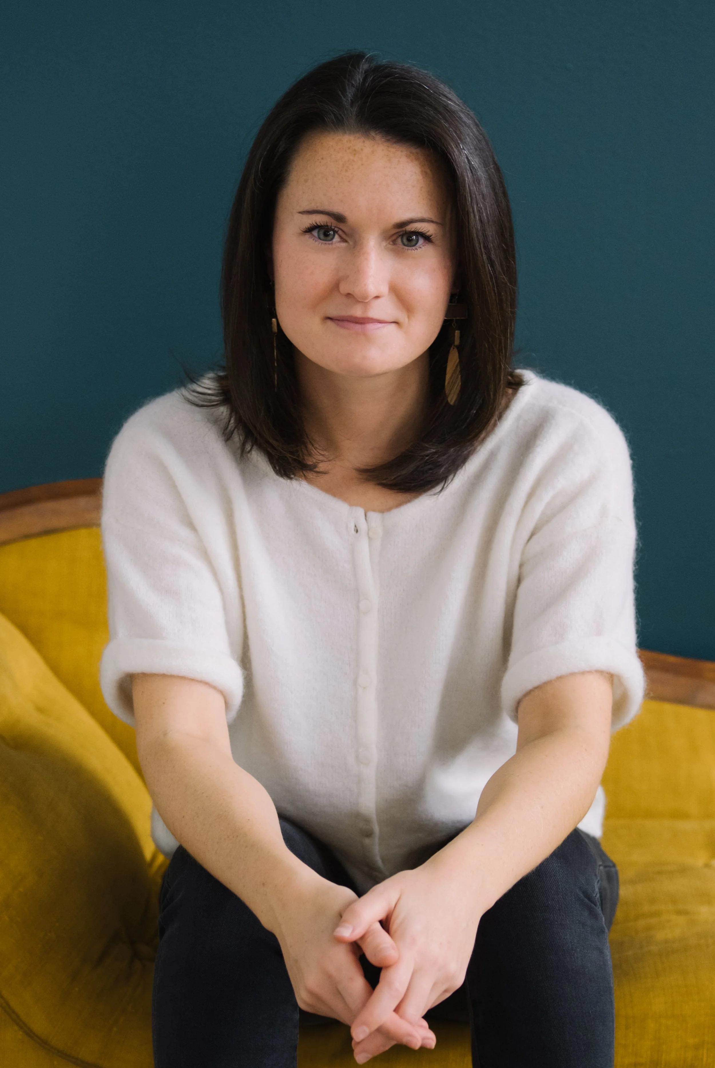 When Clinical Training Meets Intuitive Work: How Sarah's Background Shapes Every Session