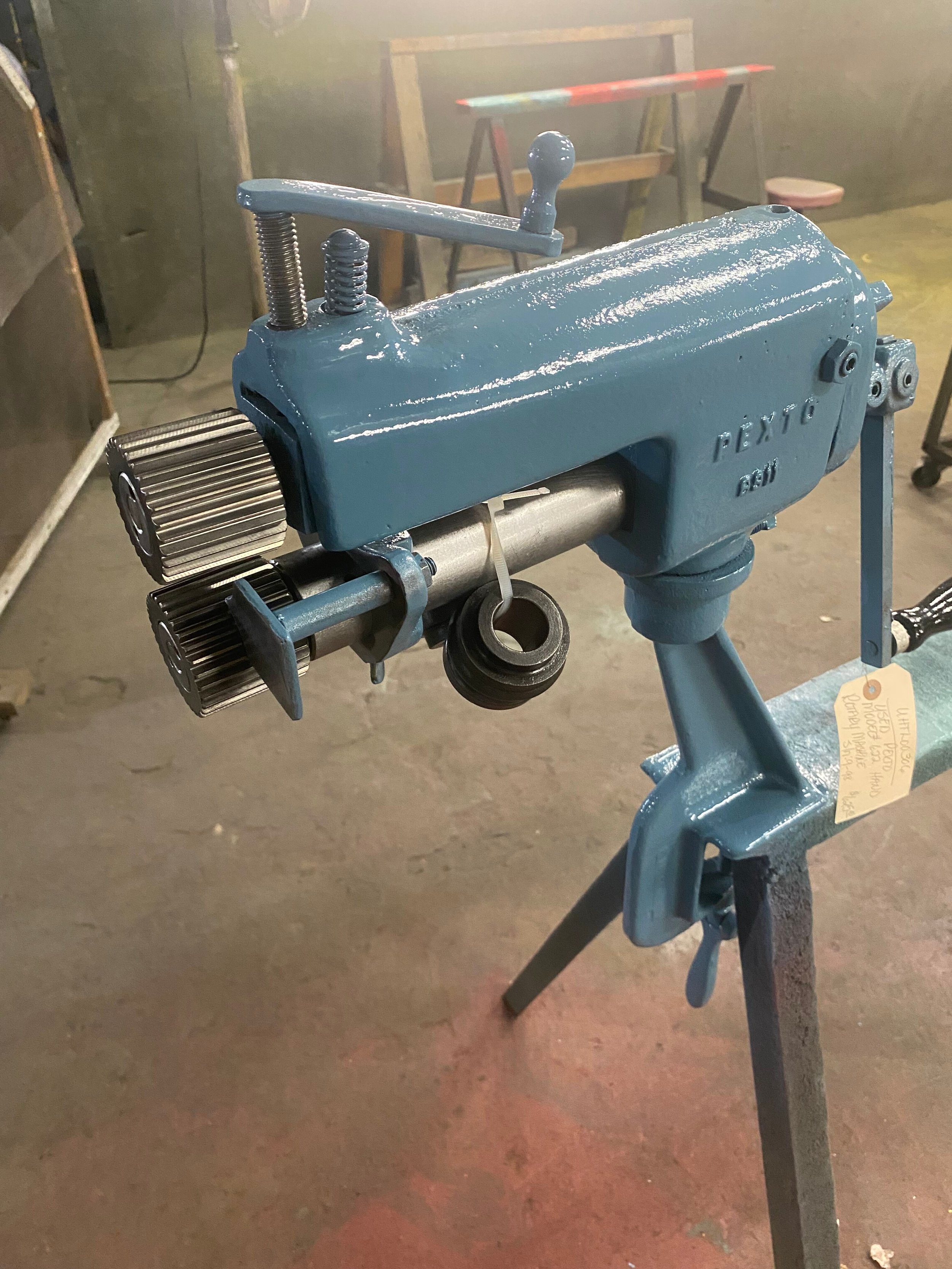 Enhance your workshop with the used Pexto 622 Hand Rotary Machine! This reliable tool makes metal shaping easy.