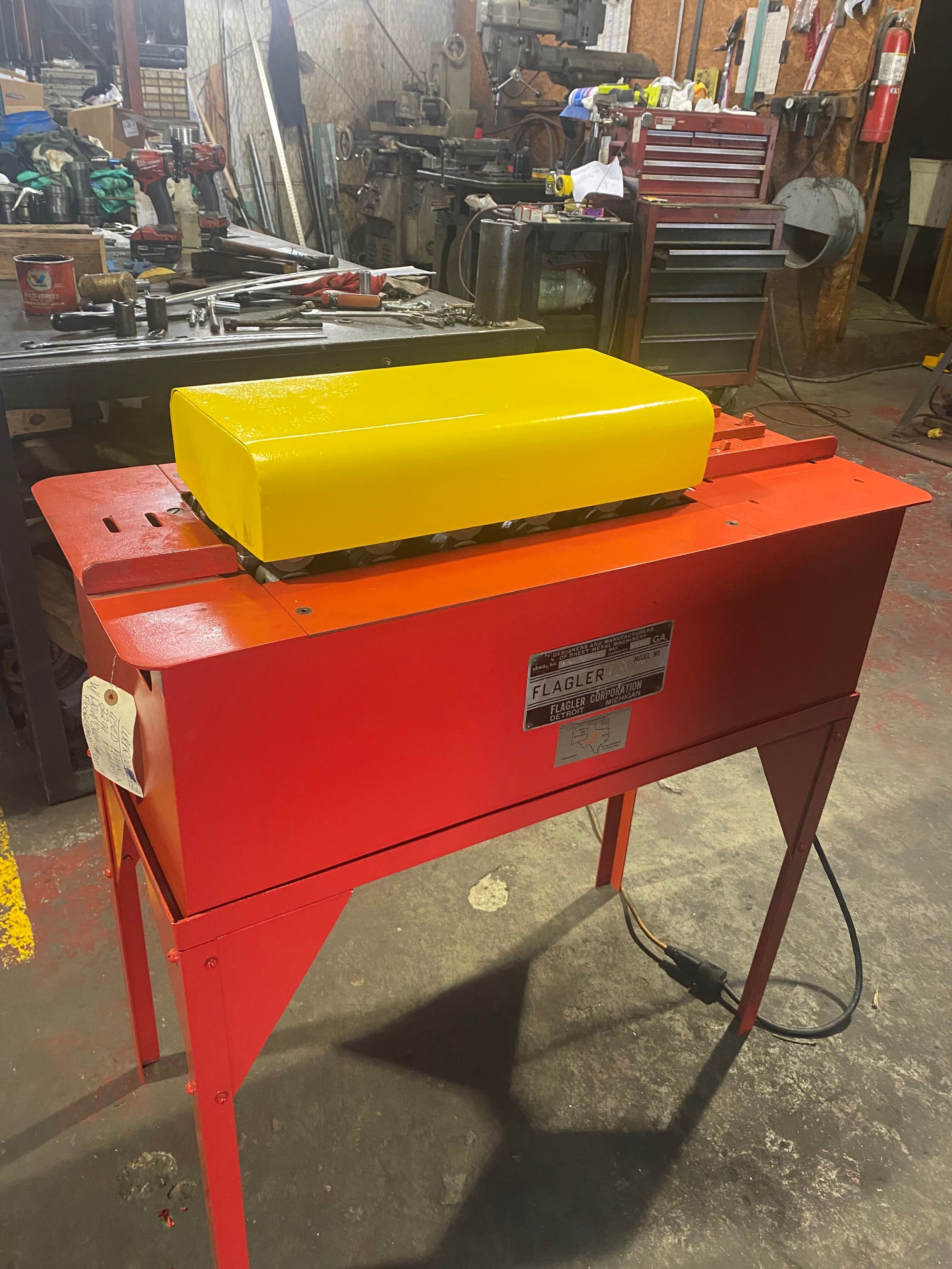 Upgrade your shooting experience with the used Flagler 22GA Pittsburgh on a stand. It's durable, easy to use, and ready for your next adventure.