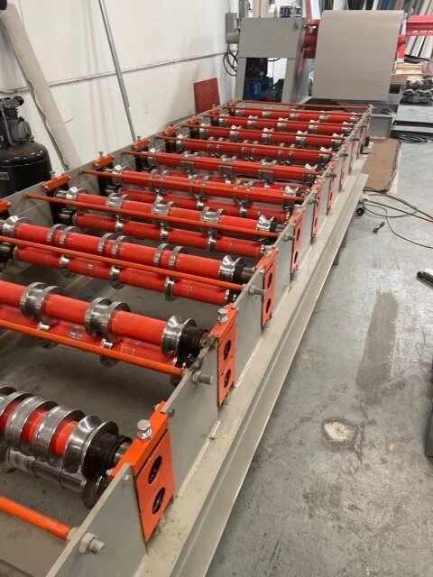 USED AG PANEL ROLLFORMER WITH POWER DECOILER — Red River Machinery Inc