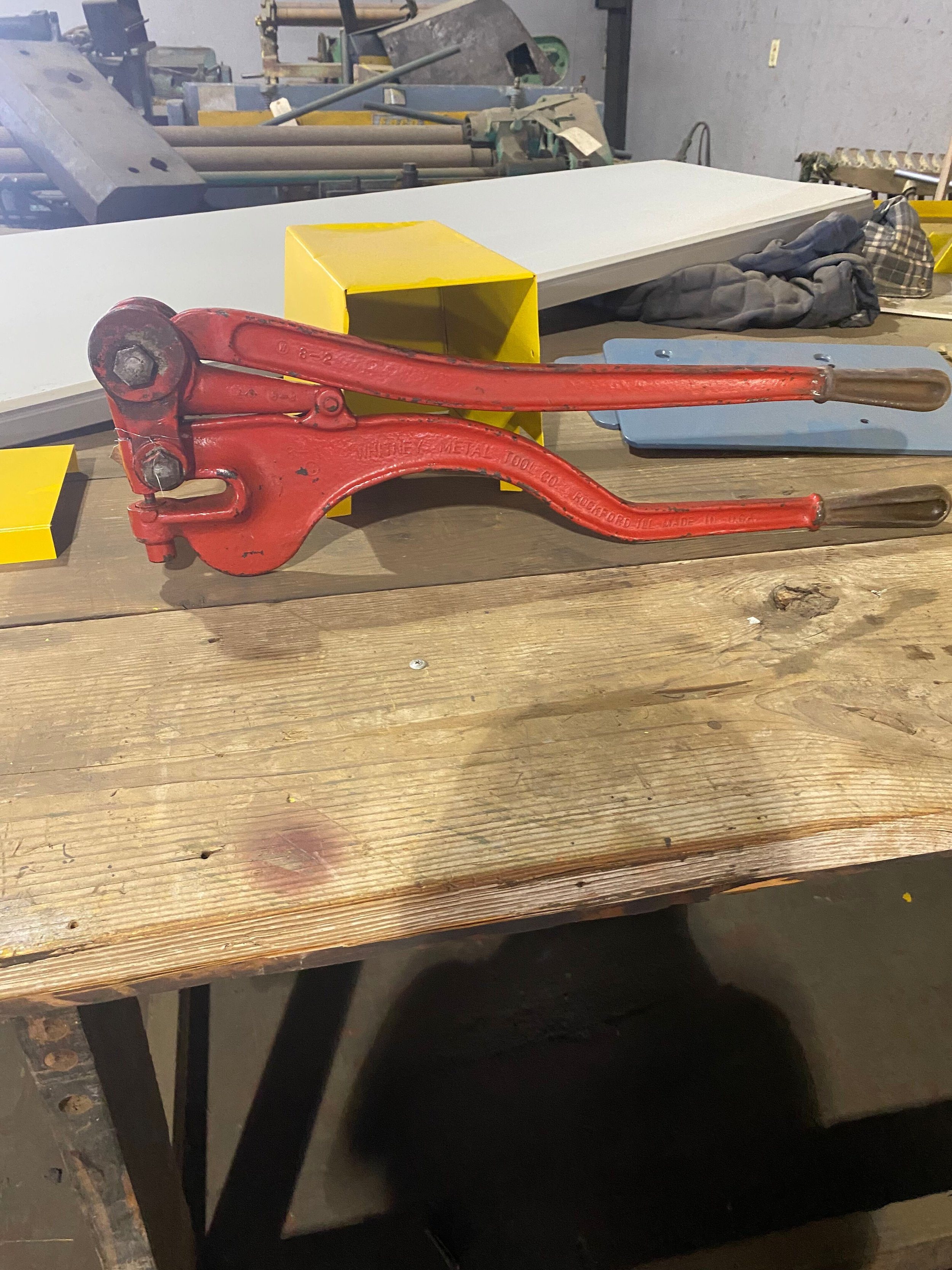 Elevate your work with the USED ROPER WHITNEY MODEL 7A HAND PUNCH. Durable and easy to use, it’s ideal for any DIY enthusiast.