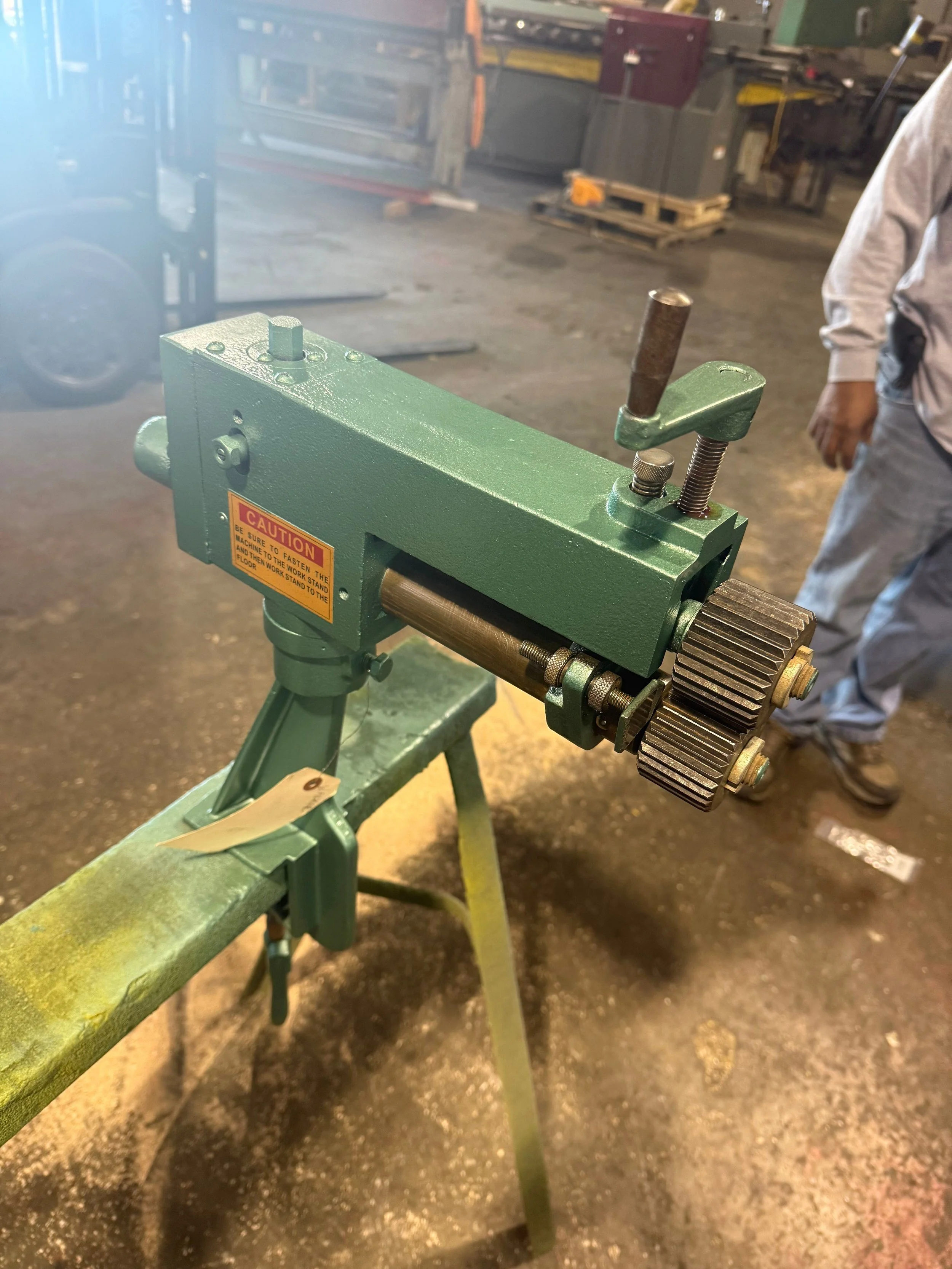 USED CRIMPER BEADER WITH SOME ROLLS