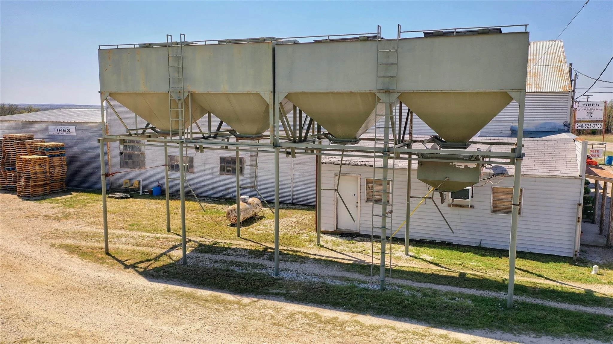 1323 US Highway 82 W, Nocona, Texas 76255 — Red River Realty