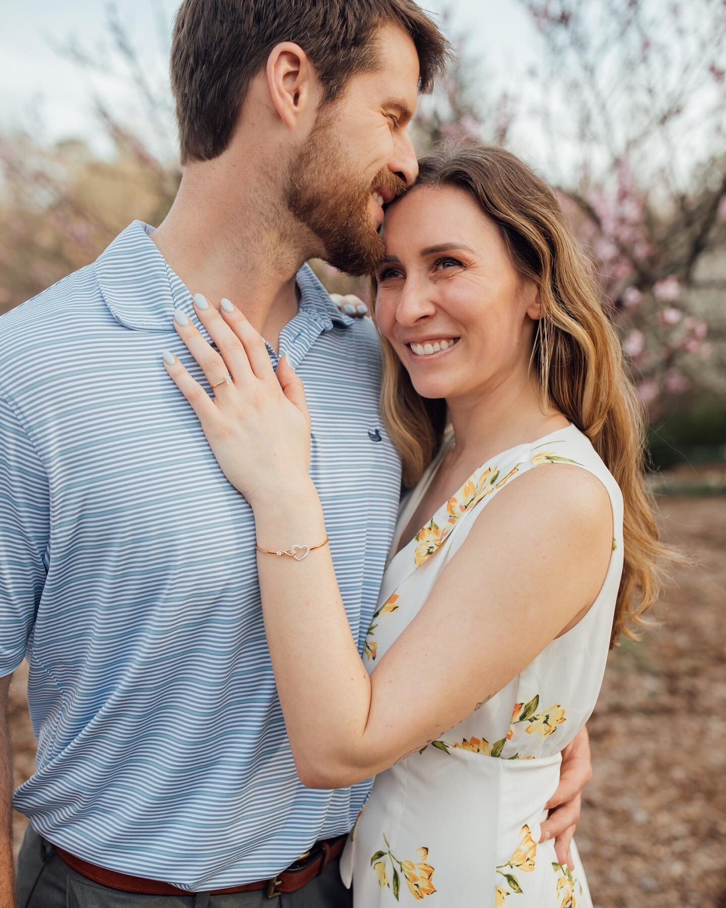 Sneak peeks of Conner and Lindsey&rsquo;s engagement session last night!! So excited that things are starting to bloom and the grass is getting greener!! 🙌🏻

#couples #engagement #love #photographer #photography #weddingphotography #weddingphotogra