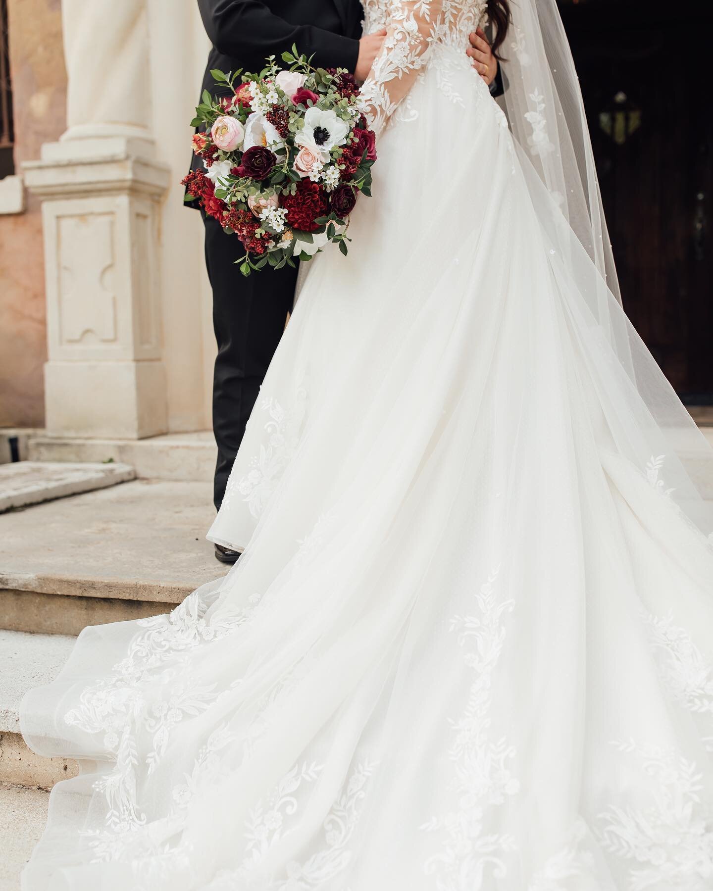 Just some of my favorite shots from two weeks ago when I helped the VERY TALENTED @katelynkingphotographyllc with a wedding in Florida!

#couples #engagement #love #photographer #photography #weddingphotography #weddingphotographer #engagementphotos 