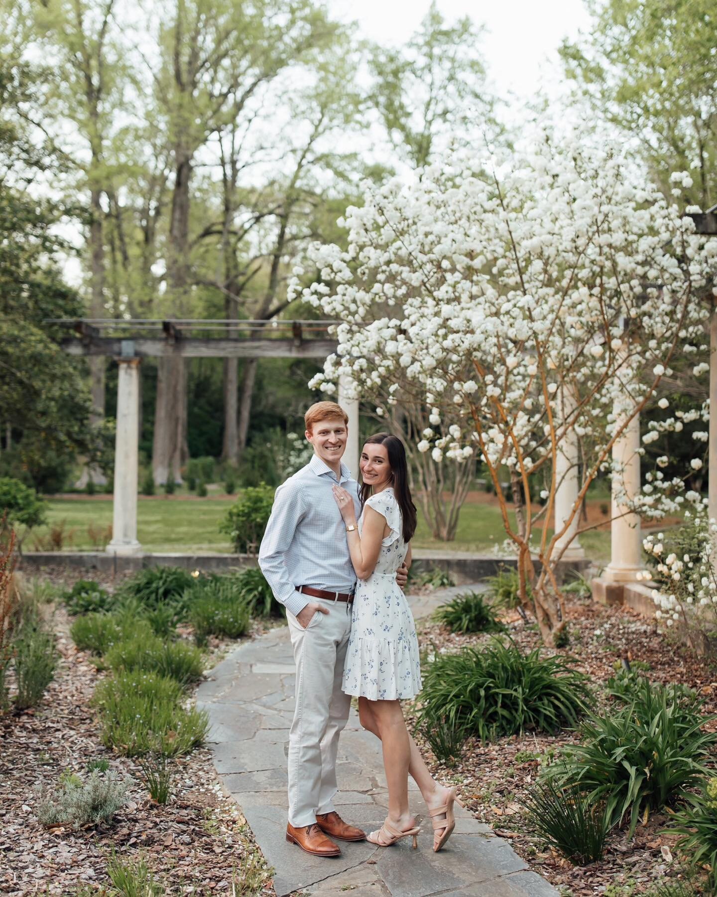 Brightening up your Friday feed with these CUTIES 😍😍😍

I met Maggie back in August when she was a bridesmaid in one of the weddings I was photographing and I was so EXCITED when she reached out to me after she got engaged! Maggie and Zach are natu