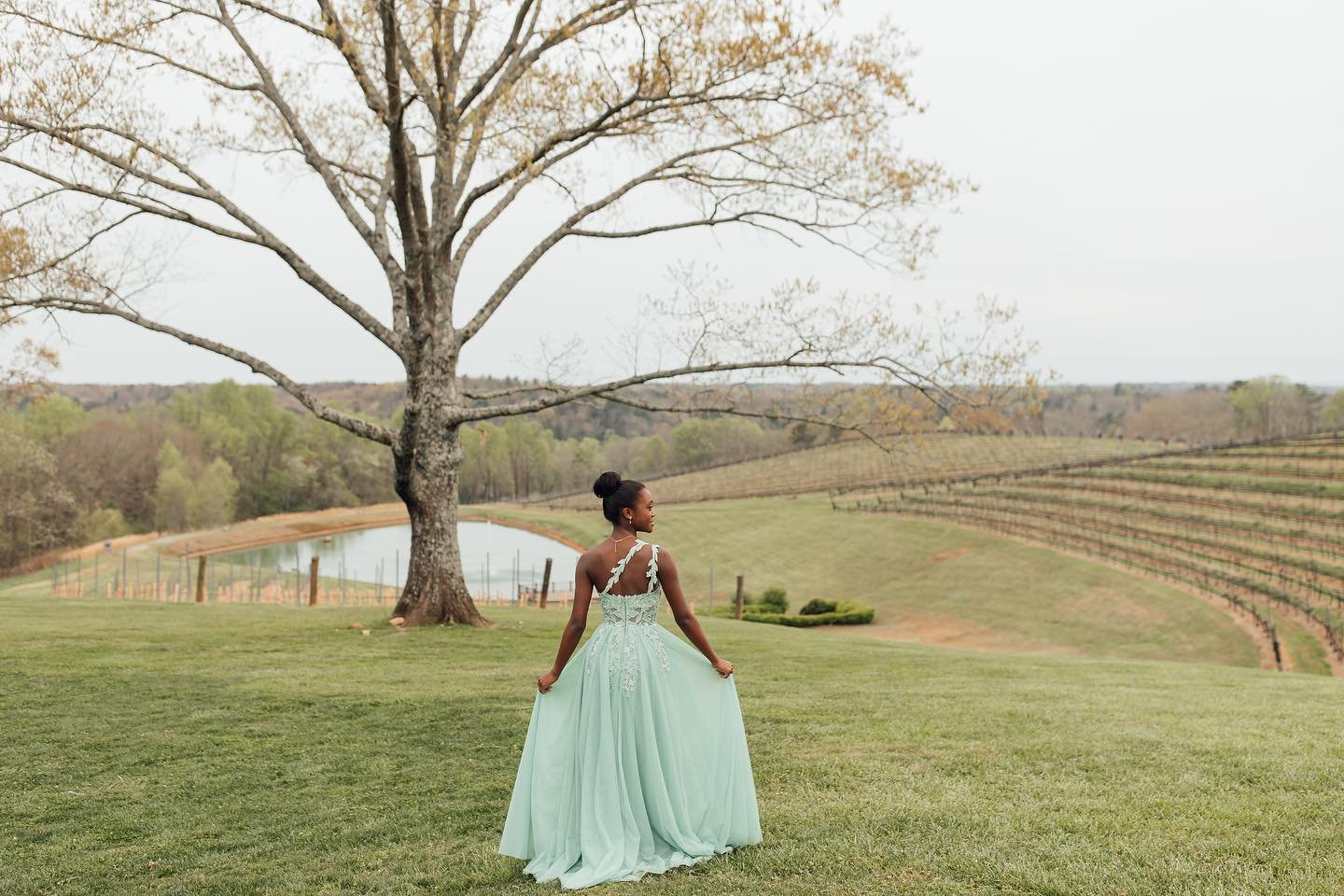 Had the absolute of honor of photographing this beautiful young lady for her upcoming quince!! 

#couples #engagement #love #photographer #photography #weddingphotography #weddingphotographer #engagementphotos #atlantaphotographer #georgiaphotographe