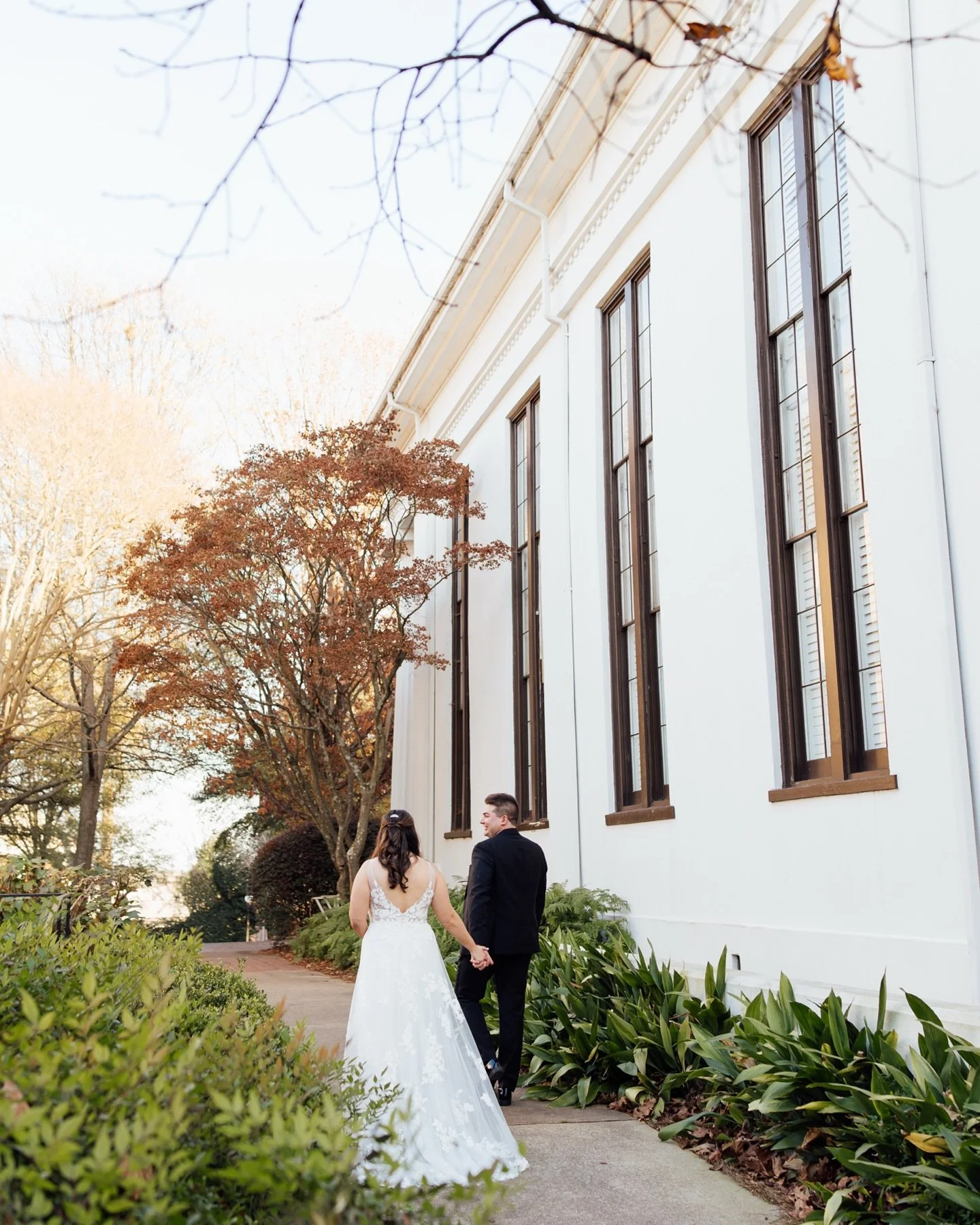 Ending my 2025 wedding season with Lauren &amp; Rob felt like the most perfect full-circle moment 🤍

The sweetest, calmest souls, there&rsquo;s a quiet center of peace around them that you can feel the moment you&rsquo;re near. So deeply in love, so