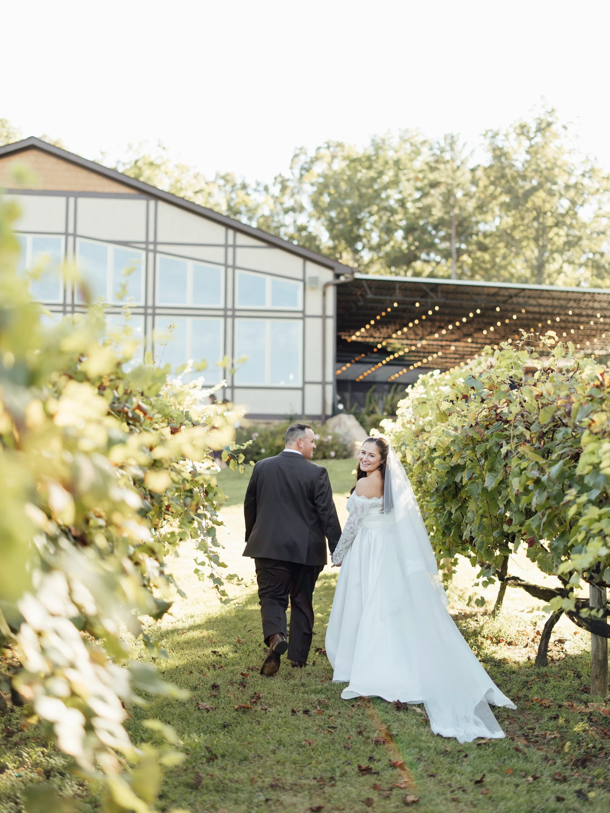 Bobby &amp; Carly 🤍

A beautiful vineyard, the most perfect little taste of fall, and two people who are so incredibly in love. Their wedding day was truly such a joy to be a part of!!

Carly was an absolute vision so beautiful, so bridal, and just 