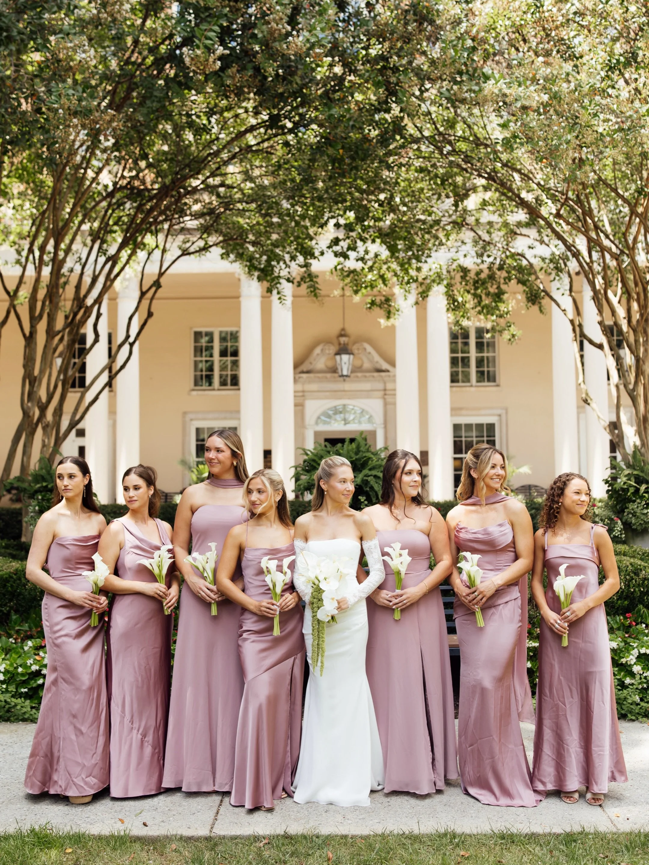 Pretty girls and pretty flowers 💐 

#photographer #weddingphotographer #brides #couples #weddingphotography