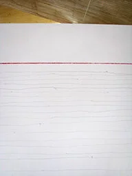  La obsesión por el trazo perfecto, por la línea recta sin tacha, deja un conjunto de huellas en Right now! que hablan finalmente más de recorrido y duración que de la verificación de un elemento gráfico.  La grabación de una voz capturada en una cal