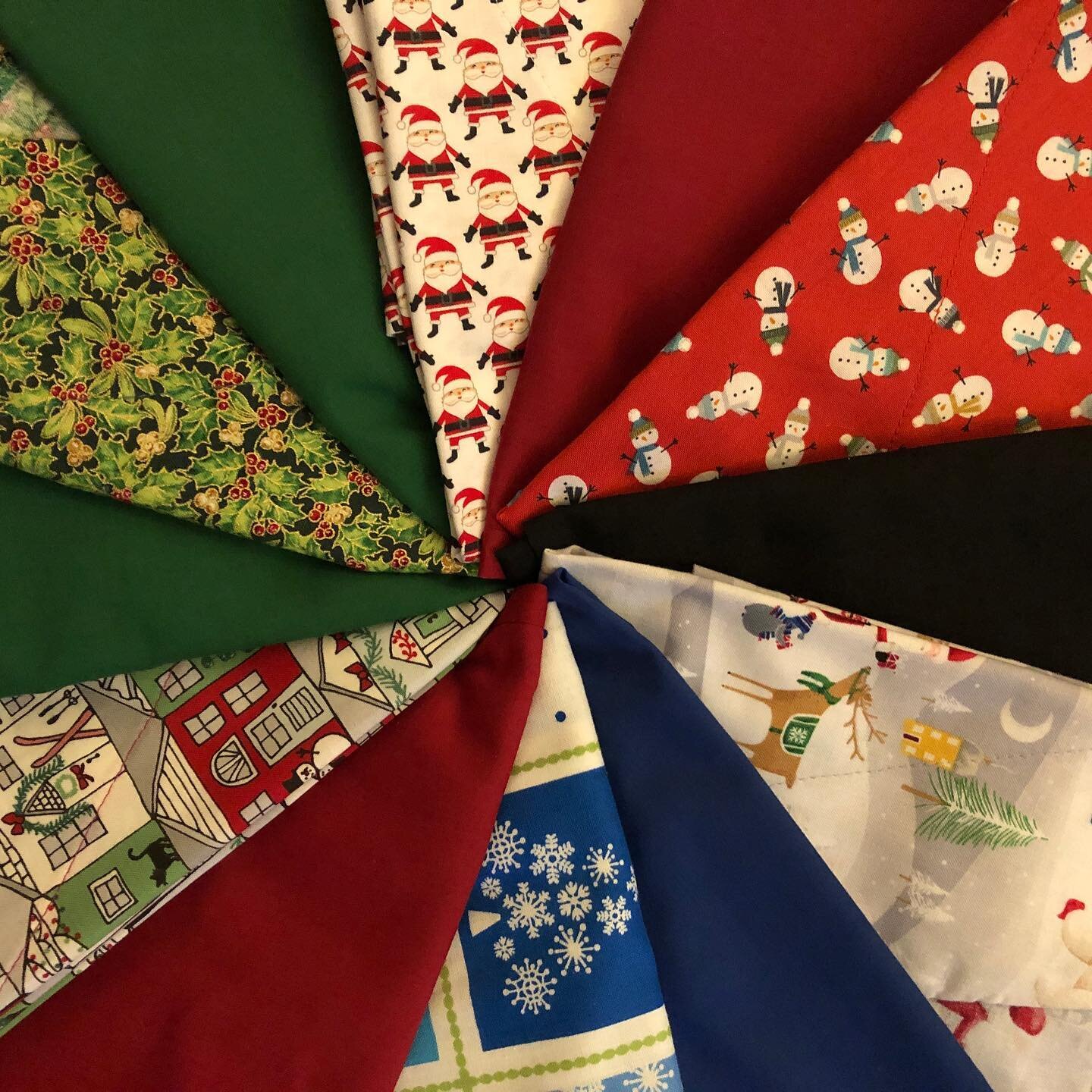 We are feeling very Christmassy at York Scrubs HQ this evening while we sort through this gorgeous collection of festive scrubs. These are destined for frontline GPs to bring a bit of holiday cheer to their consultations.
.
.
Beautiful work as always