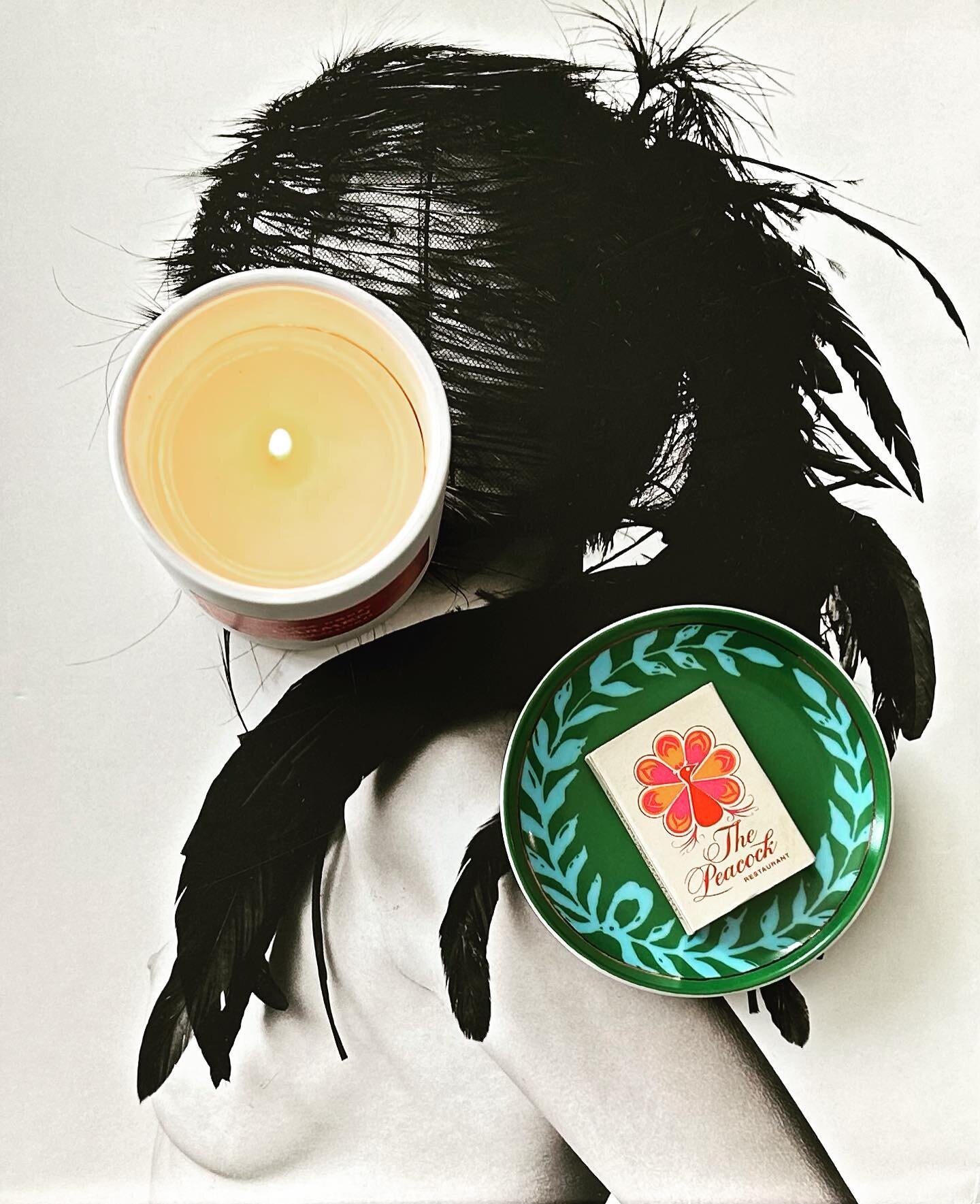 Burn session with Carmen 

Olfactory Notes

Top~ Rose Oil, Peony, Almond

Heart~ Rose Absolute, Geranium

Base~ Musk, Powdery Notes

Limited Edition

Hand poured in San Diego, California

Presented in 8.47 oz/ 240g ceramic vessel with 60 hour burn ti