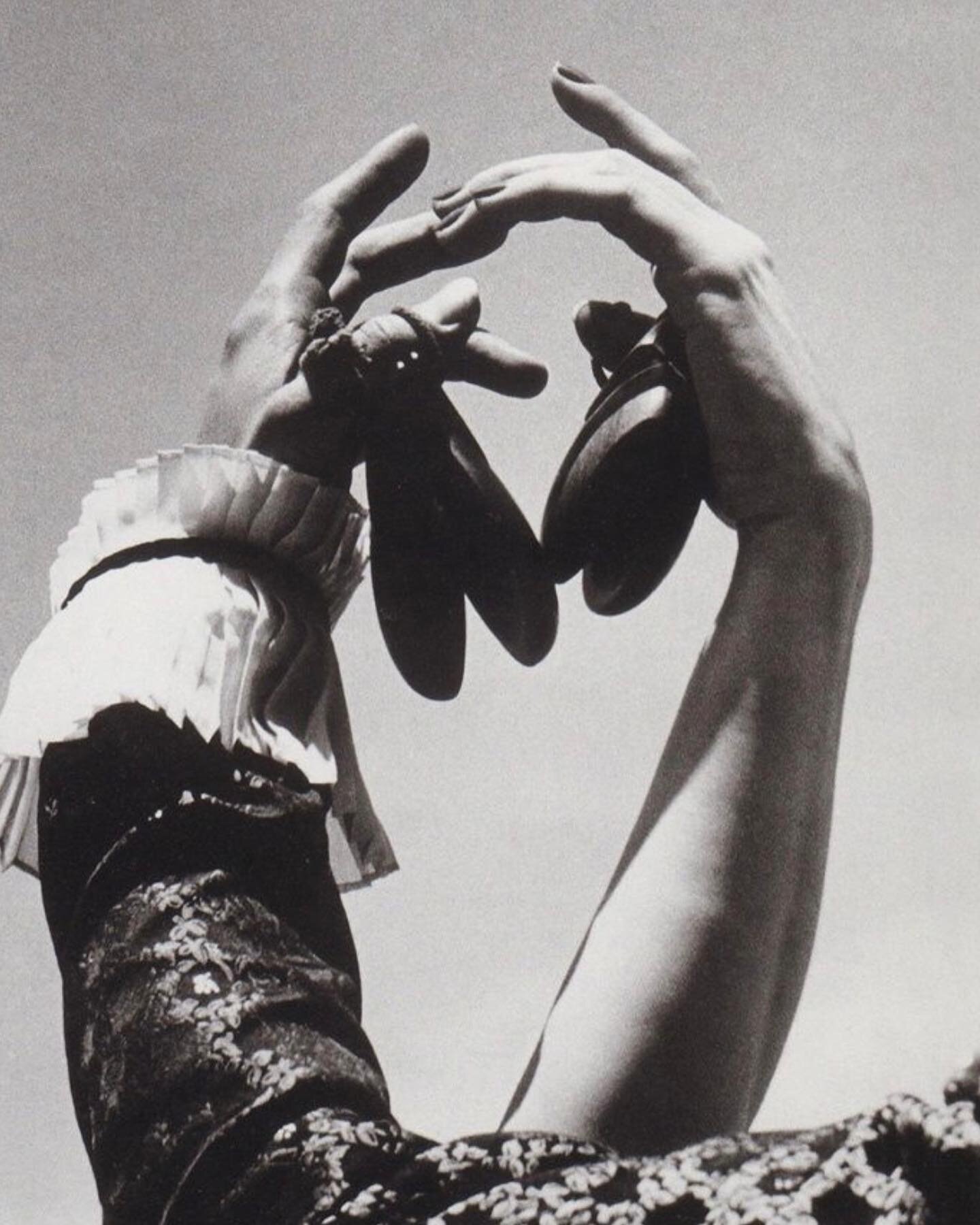 Castanets 

Juan Gyenes 1960

#toscahoney #toscahoneycandle #castanets #flamenco #juangyenes #spain #blackandwhitephotography #storytelling #dancer #fragcomm #fraghead #nichefragrance #nichecandles #candles #carmen #rosefragrance
