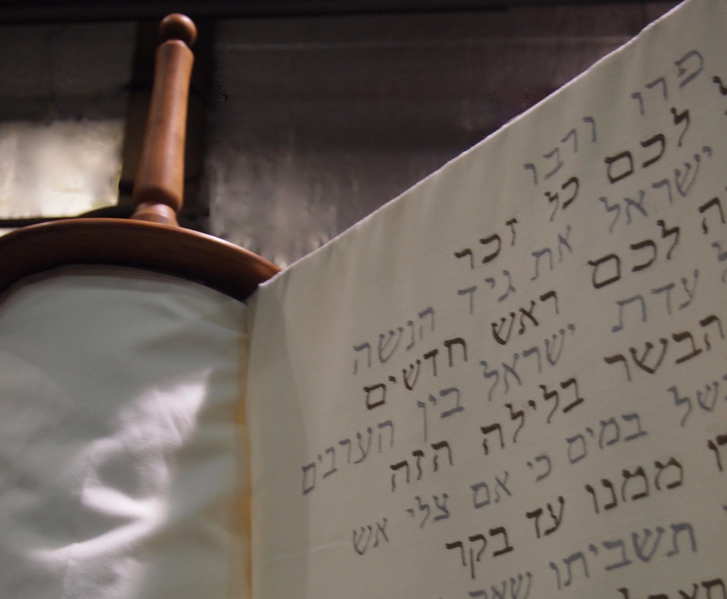 Close-up of scroll handle and Hebrew commnadments
