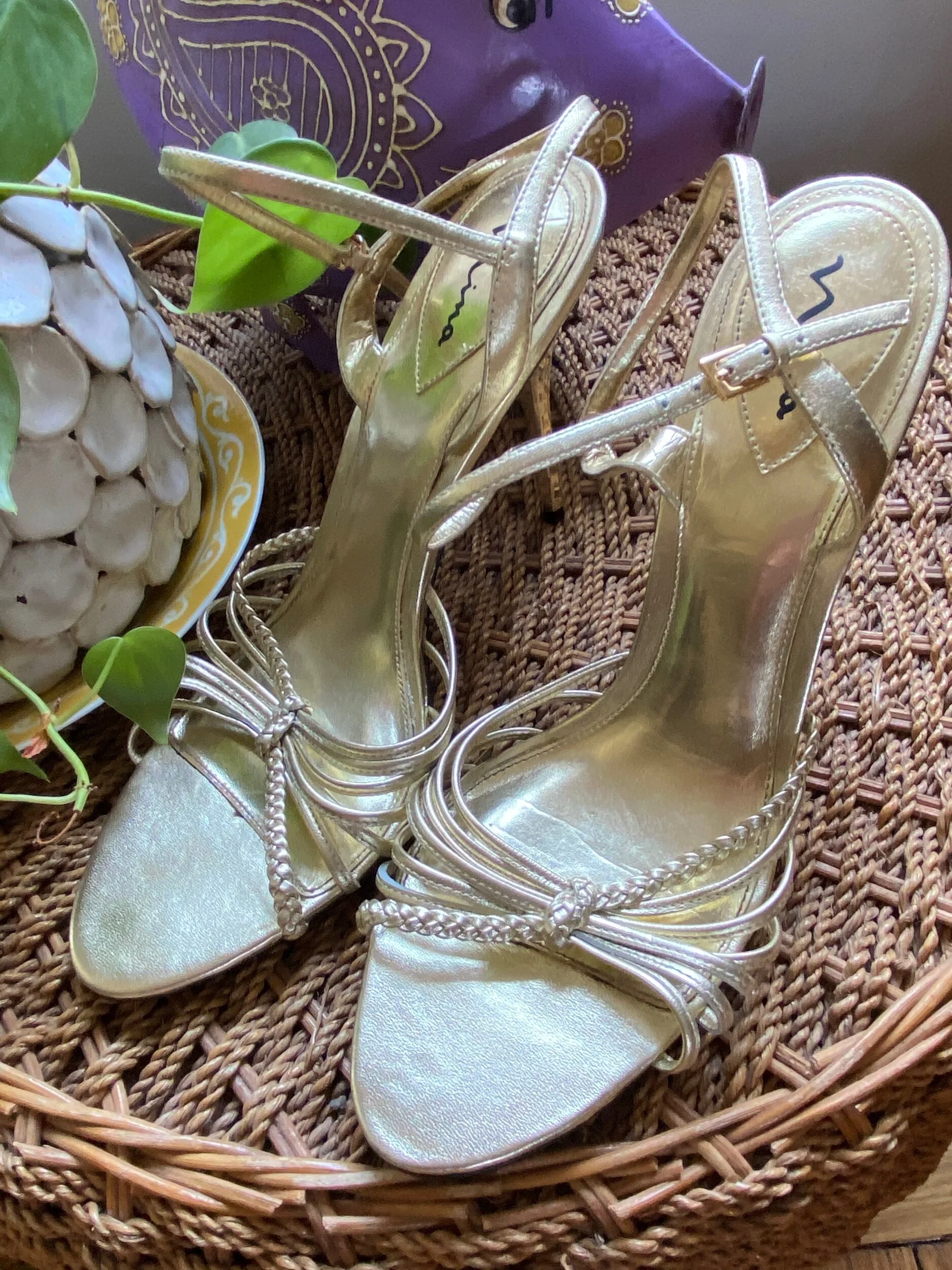 7CB2C564-5CF5-4022-ADF7-3DE049E94860