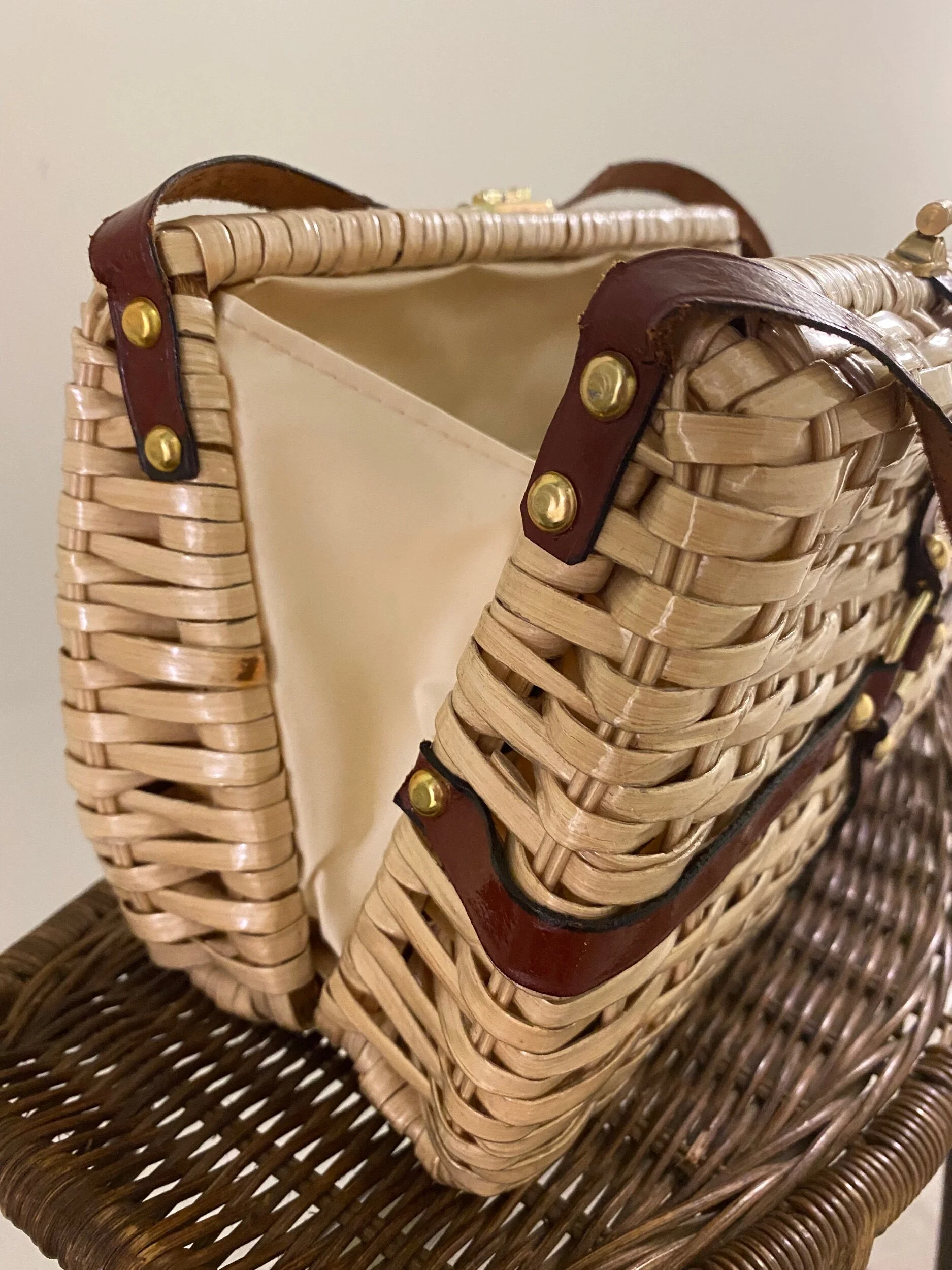 EEE94269-B2D5-42A8-9F56-7872485A431F