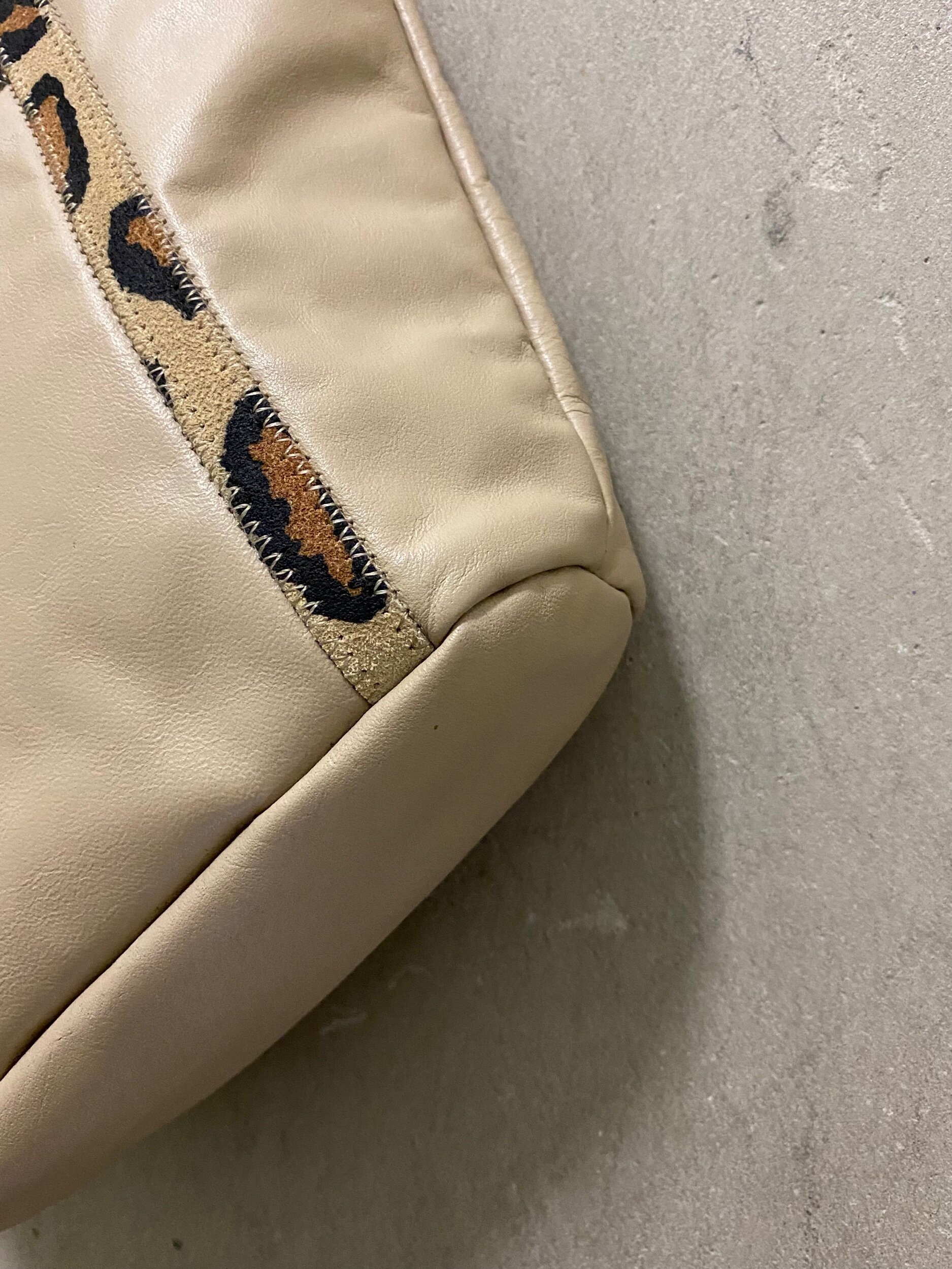 21B18322-F753-4027-ADBD-237FCCF5CF08