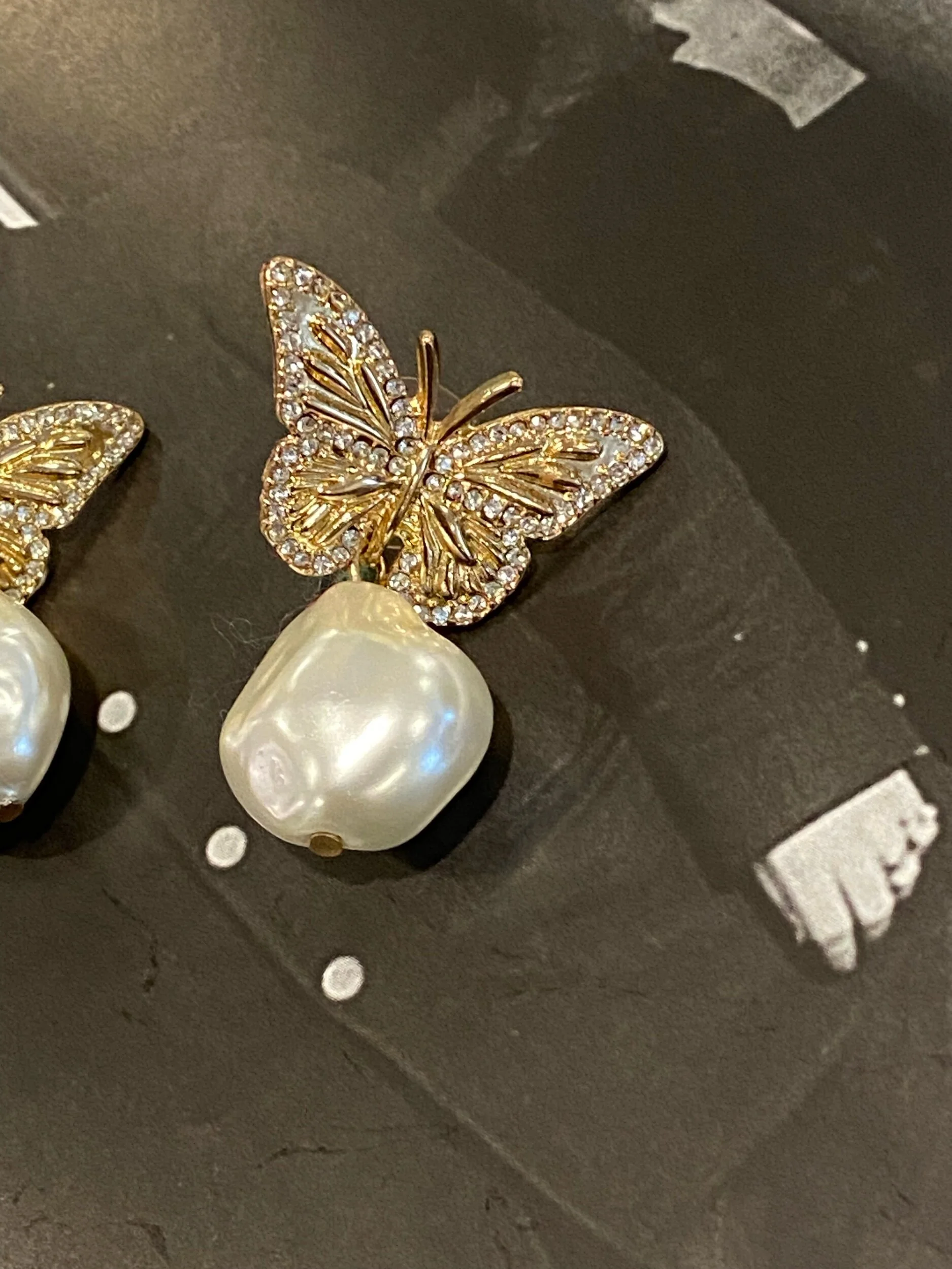 60787E81-D07E-4AE0-8FF5-BE551939E24A