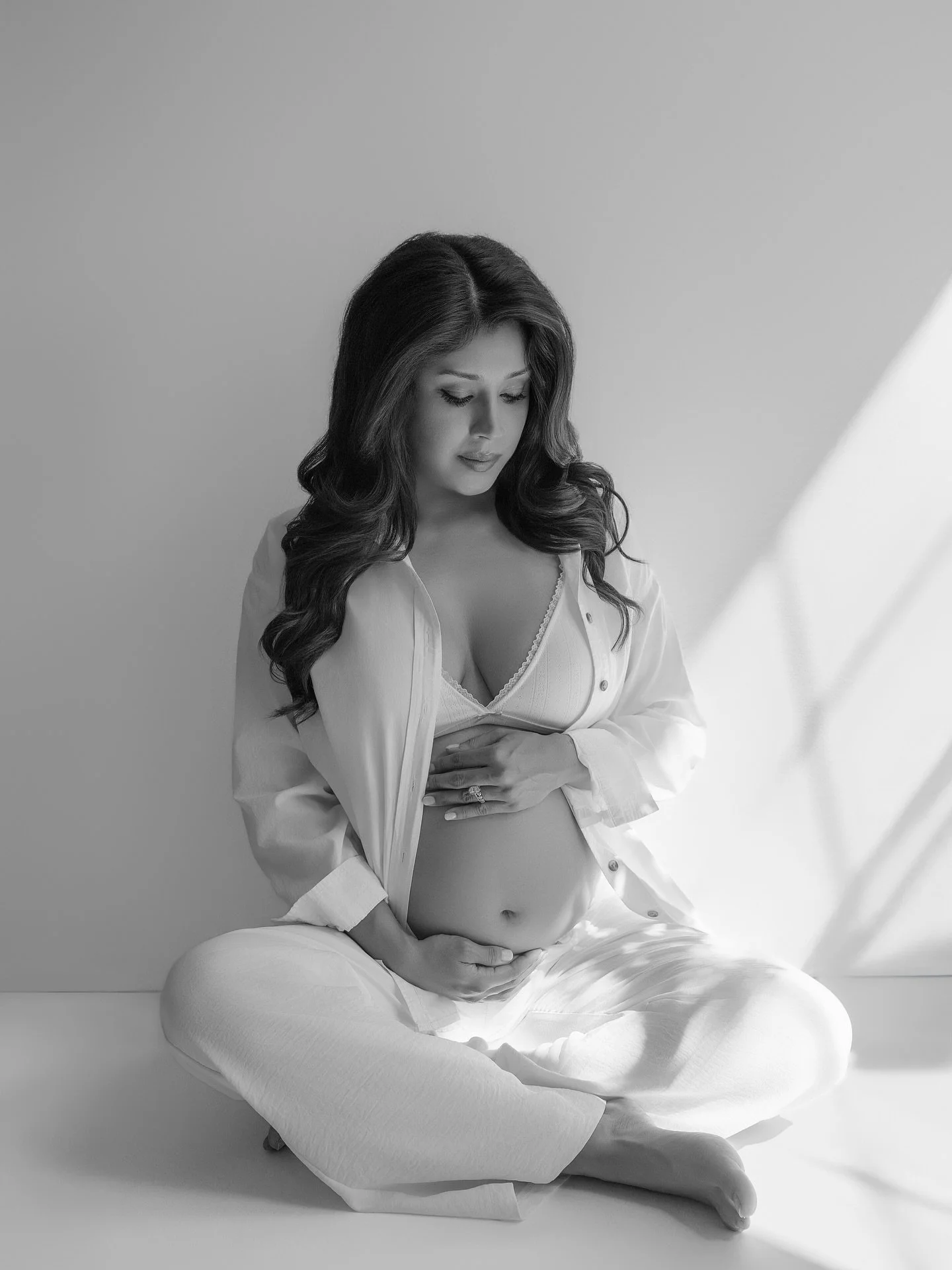 Pure love and the beauty of new beginnings🤍

#MaternityPhotographer #OCPhotographer
#SOUTHOCPhotographer
#MaternityPhotographerOrangeCounty
#OCMaternity
#MaternityPhotographerOrangeCounty #MaternityPhotographerOC #NewbornPhotographerOC
#NewbornPortr