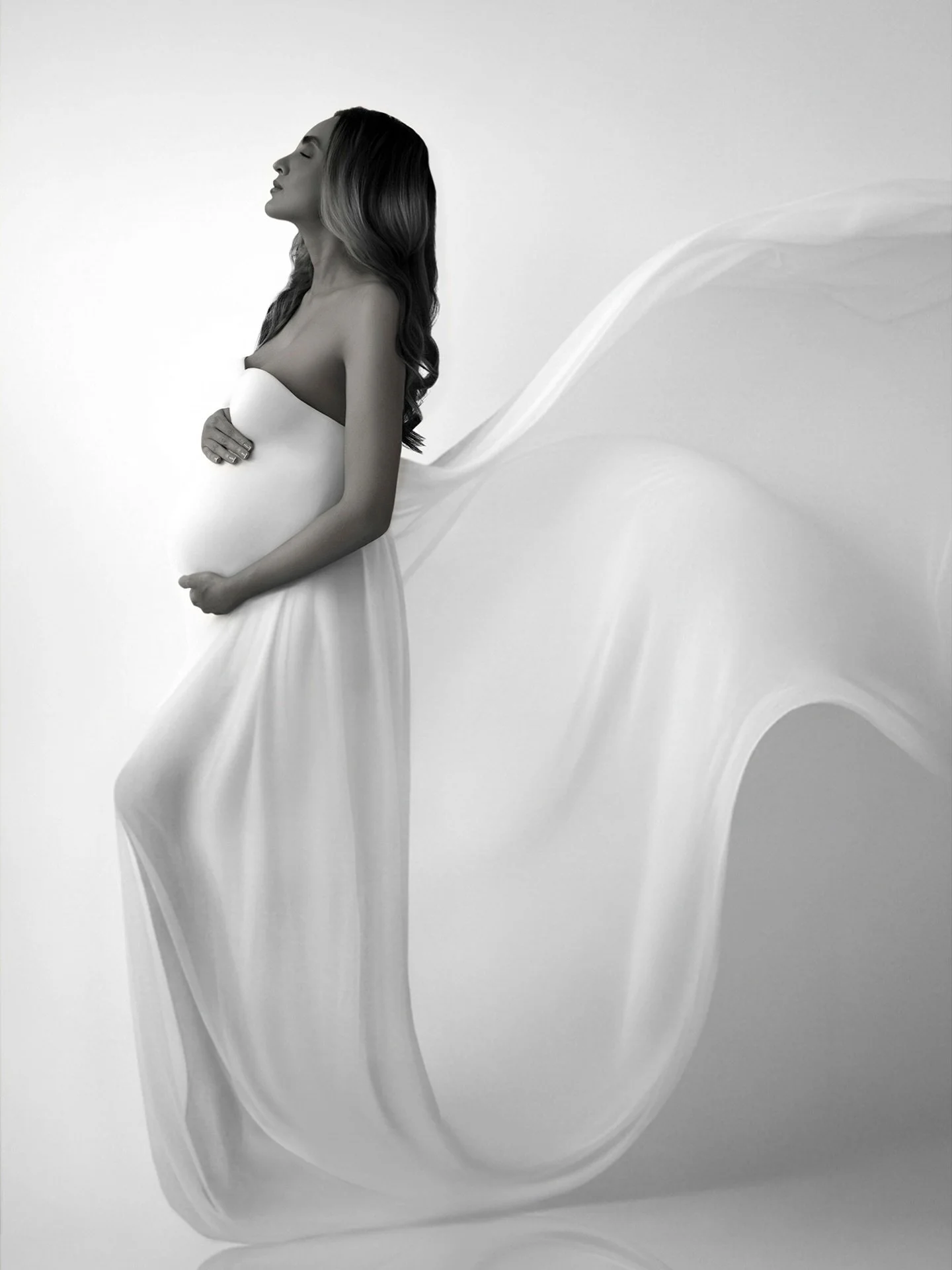 MOTHERHOOD 🤍🦋
A season worth remembering, soft, powerful, and deeply beautiful.
📍 In-studio maternity sessions in South Orange County
👗Wardrobe &amp; styling included