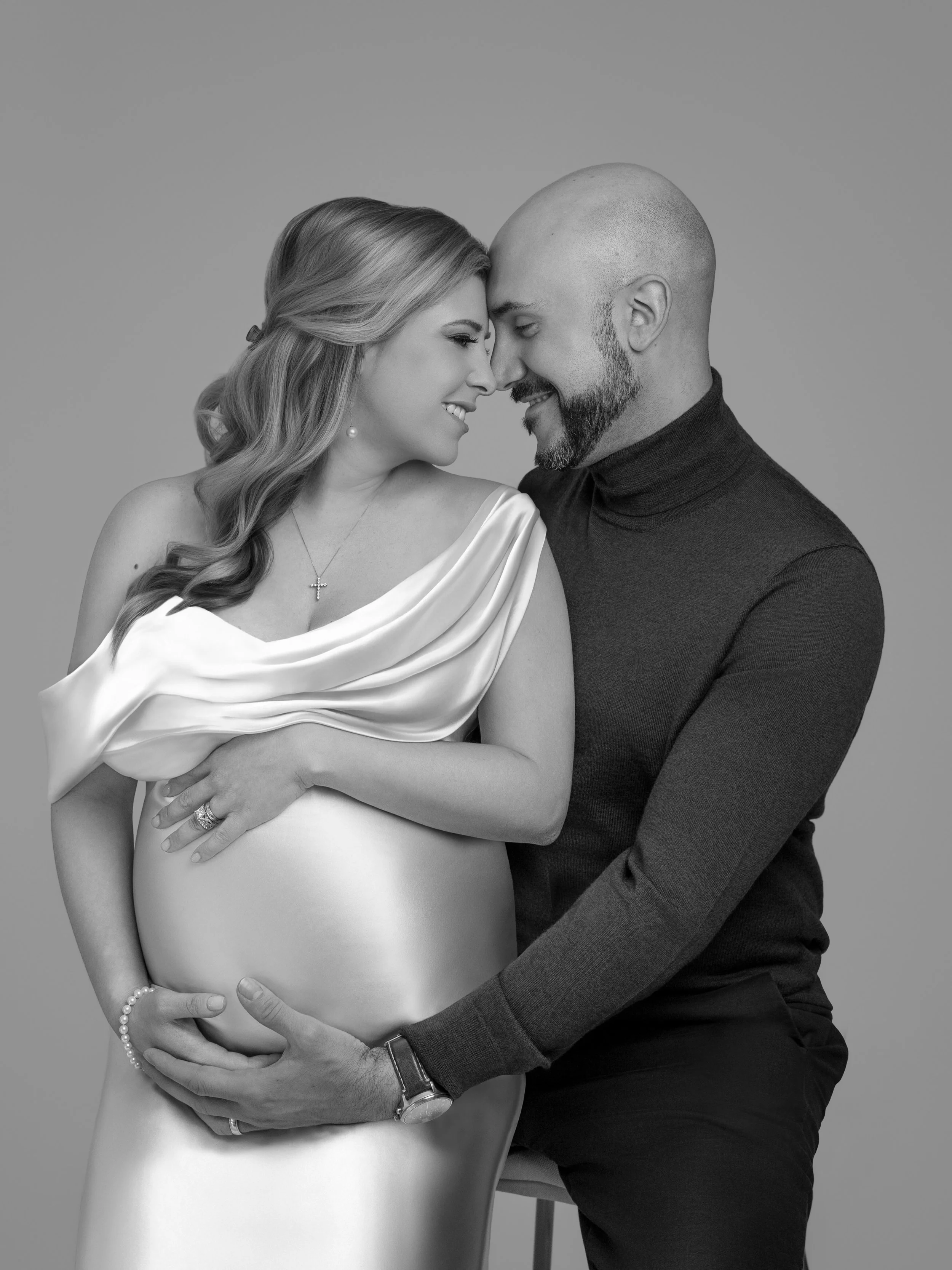To the new beginnings🤍

Timeless, intimate, and soulful portraits for growing families.

📸 @raz.n.photographer 
💄 @marjanbeautyrtz 

Editorial maternity session 
Orange County maternity photography 
Luxury motherhood portraits 
Couple pregnancy ph