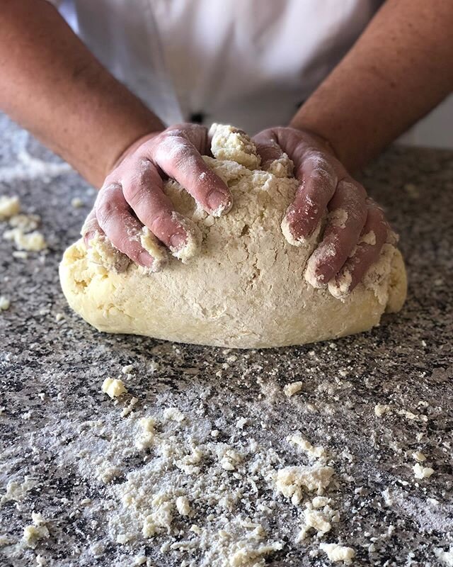 🖐🏻//H A N D M A D E//🖐🏻
The difference between machine made and handmade is remarkable. Treat yourself to some of these pillowy parcels of goodness tonight! https://www.datenightinside.com
.
.
.
.
#artandgogelato #gnocchi #potatognocchi #pasta #a