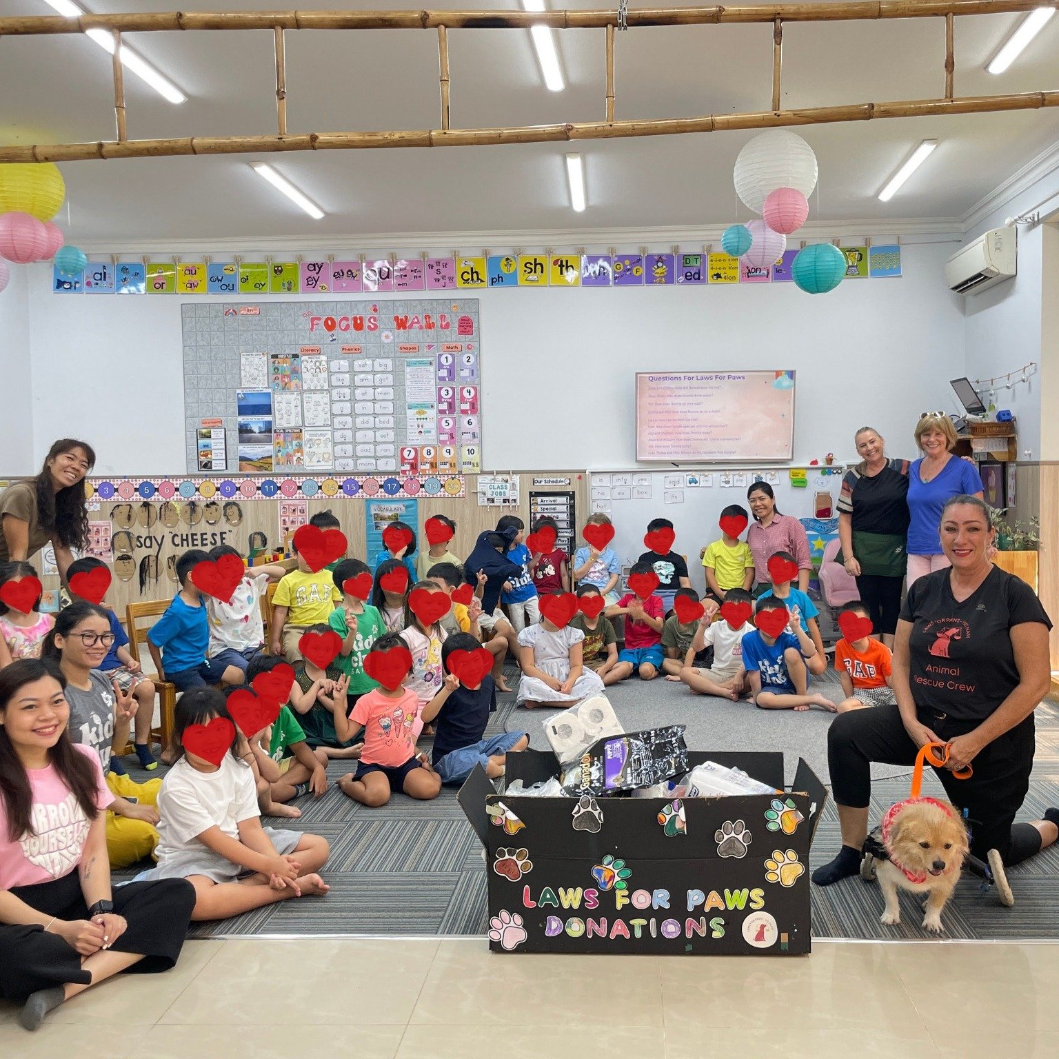 A heartfelt thank you to @kidsclubsaigon for their generous donation of cleaning supplies and food, and for creating a uniquely crafted donation box with such love and care 🥰 
Mr. Donnie was overjoyed with all the pets, treats, and a good brushing s