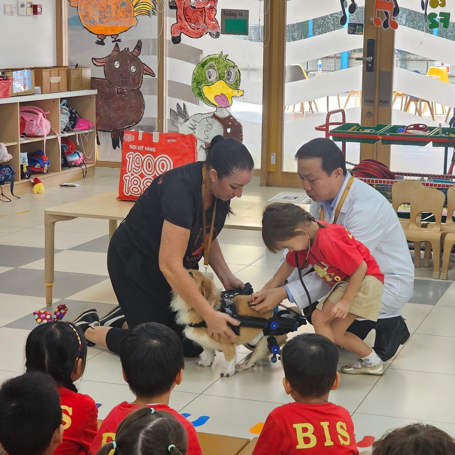 We extend our thanks to @bishcmc for inviting us to spend time with your early year learners, sharing about animal care. Special thanks to Dr. Nghia for joining us and sharing his expertise with these young minds. We appreciate the generous donations