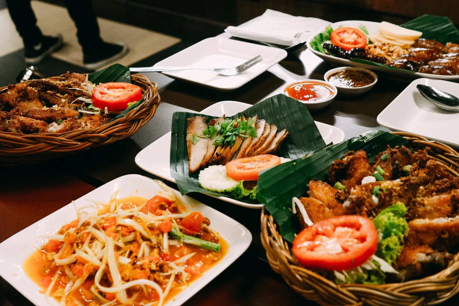 Our dinner was at Som Tum Nua, a popular spot serving northeastern Thai cuisine (Issan) with famous dishes being their papaya salads (som-tam), sliced BBQ pork neck with spicy dipping sauce, deep-fried chicken wings, along with a basket of sticky ri…