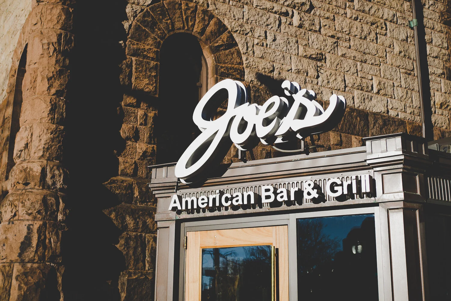Joe's American Bar & Grill Newbury St, Boston — pudjeeb a visual